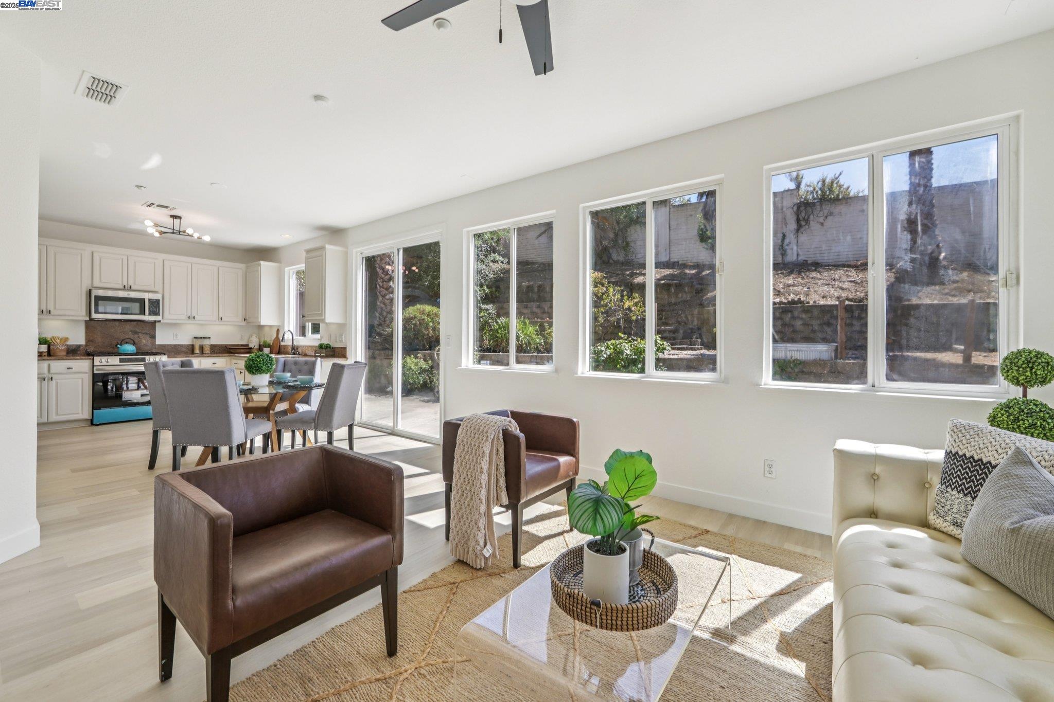 Detail Gallery Image 8 of 40 For 4560 Actriz Pl, Martinez,  CA 94553 - 4 Beds | 2/1 Baths