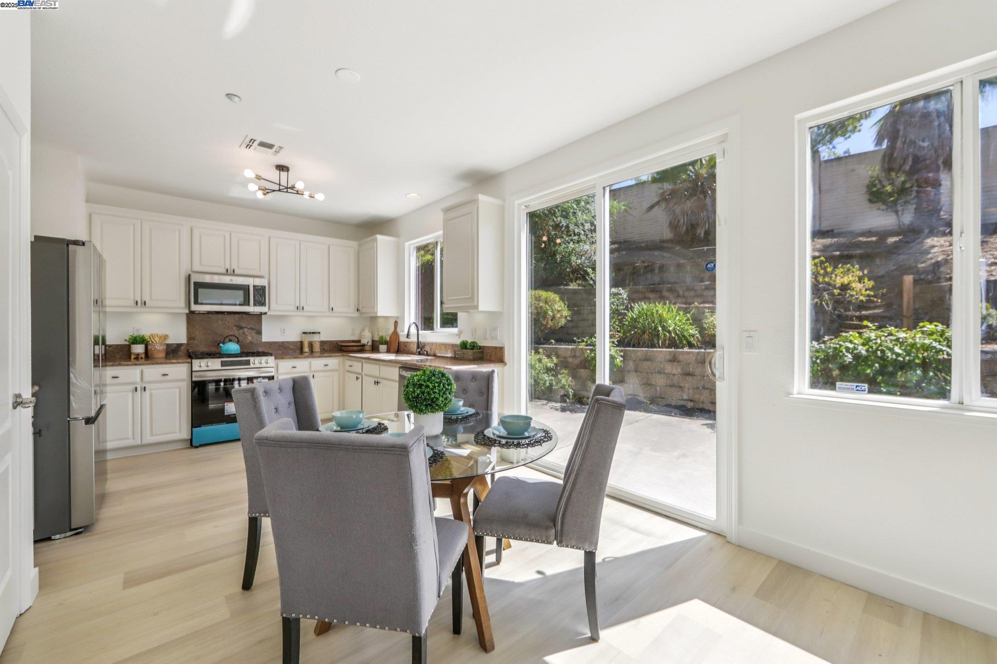 Detail Gallery Image 10 of 40 For 4560 Actriz Pl, Martinez,  CA 94553 - 4 Beds | 2/1 Baths