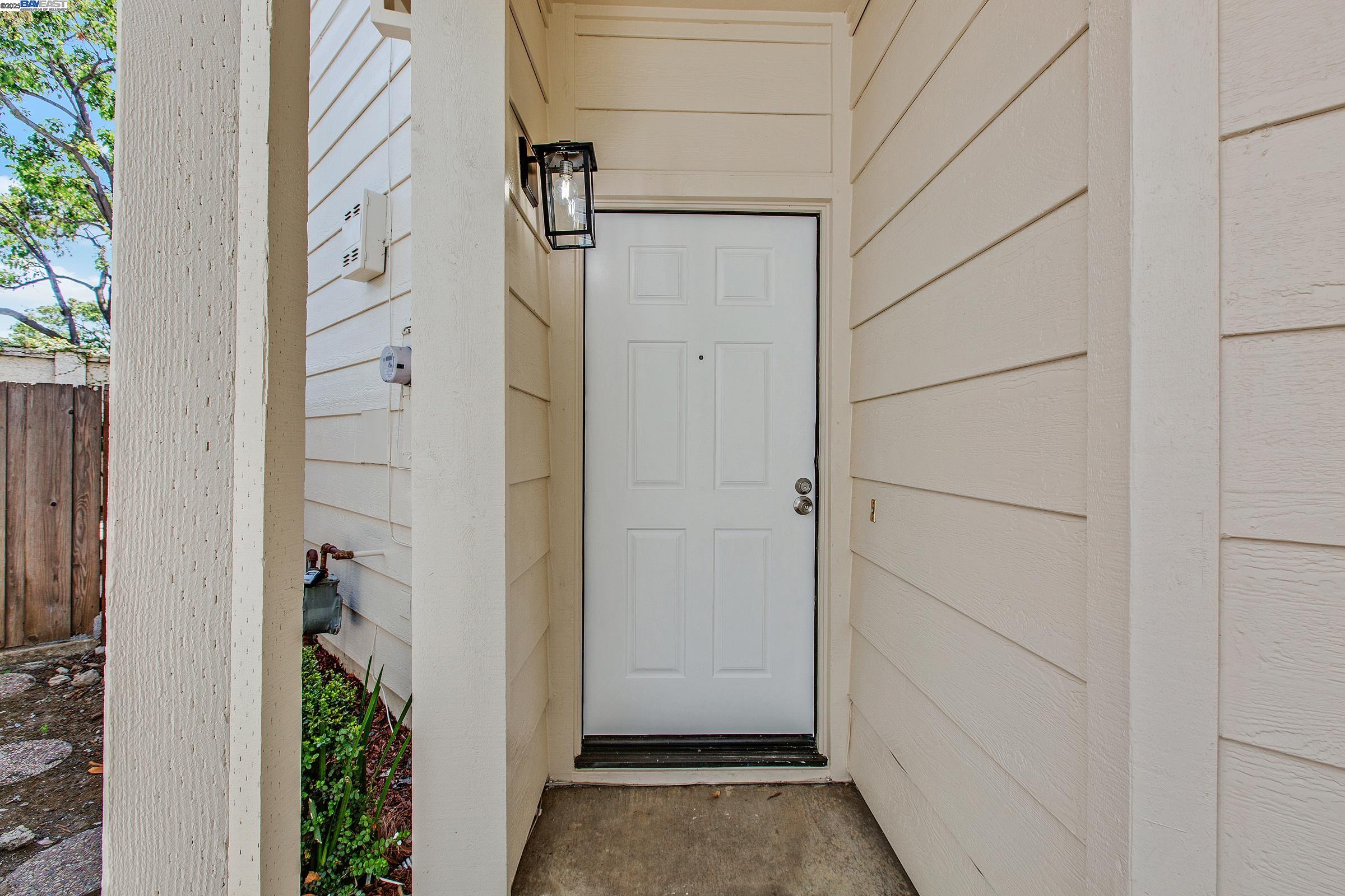 Detail Gallery Image 2 of 60 For 6477 Potrero Dr, Newark,  CA 94560 - 3 Beds | 2/1 Baths
