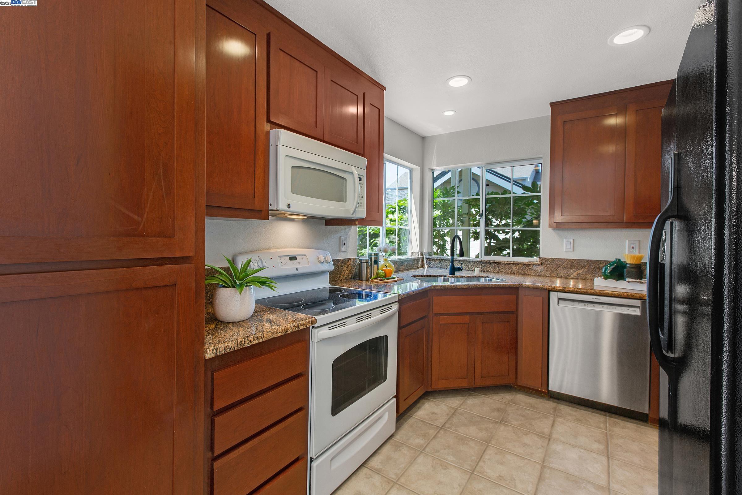Detail Gallery Image 13 of 60 For 6477 Potrero Dr, Newark,  CA 94560 - 3 Beds | 2/1 Baths