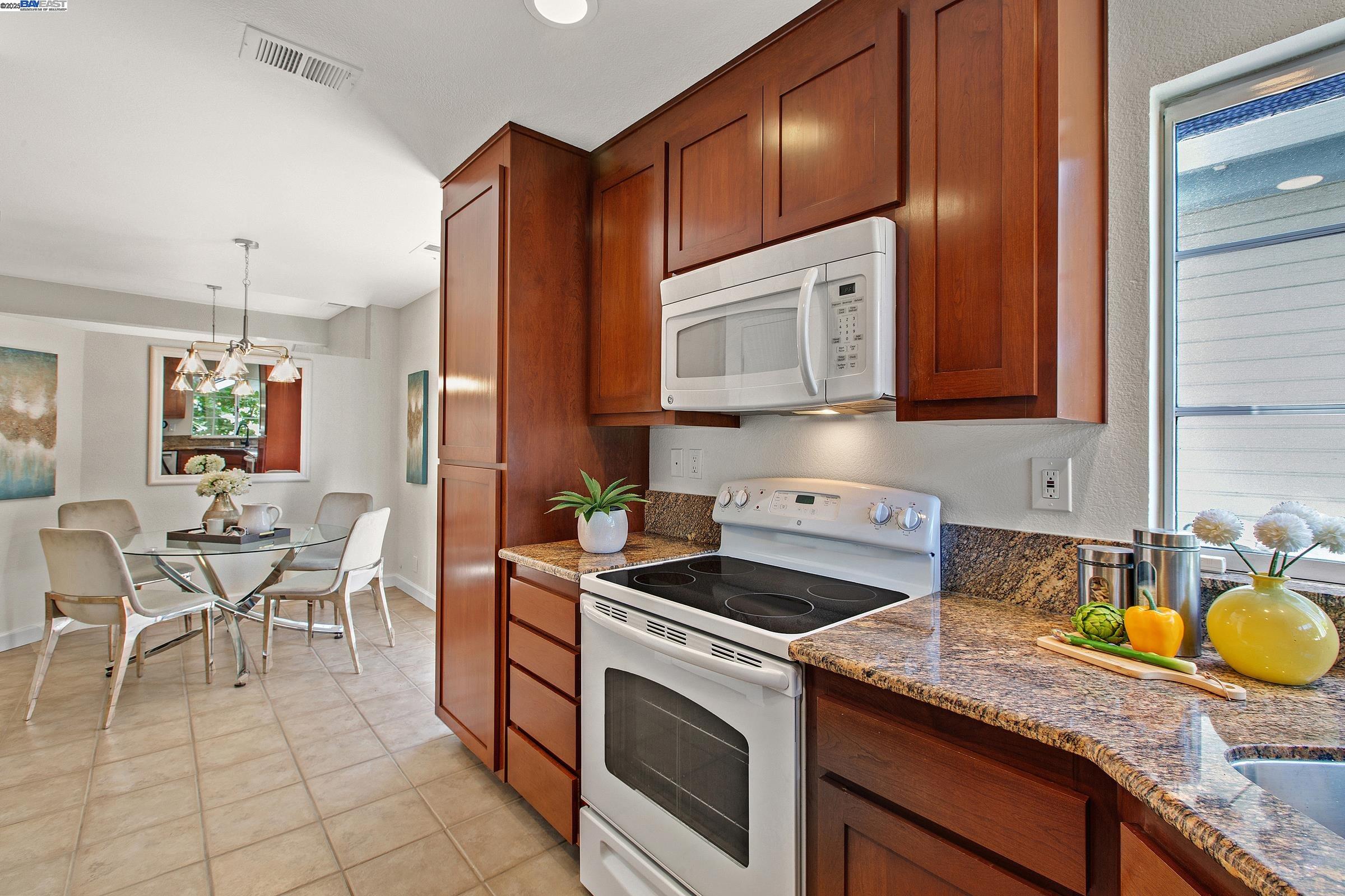 Detail Gallery Image 16 of 60 For 6477 Potrero Dr, Newark,  CA 94560 - 3 Beds | 2/1 Baths