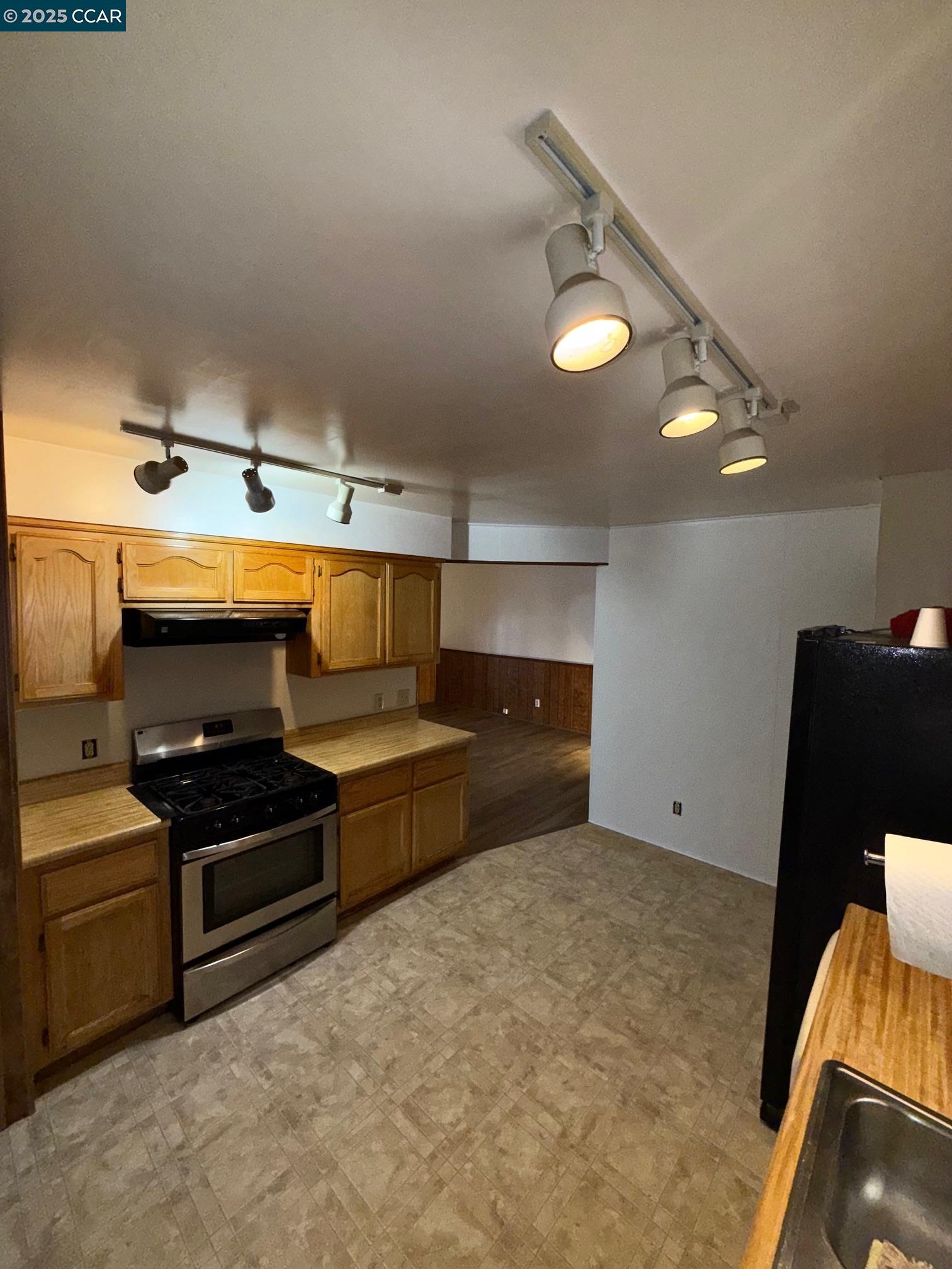 Detail Gallery Image 7 of 11 For 9 Palm Drive, Pittsburg,  CA 94565 - 2 Beds | 2 Baths