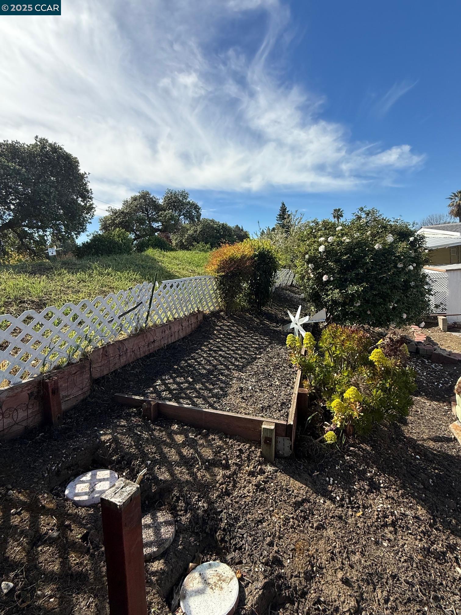 Detail Gallery Image 10 of 11 For 9 Palm Drive, Pittsburg,  CA 94565 - 2 Beds | 2 Baths