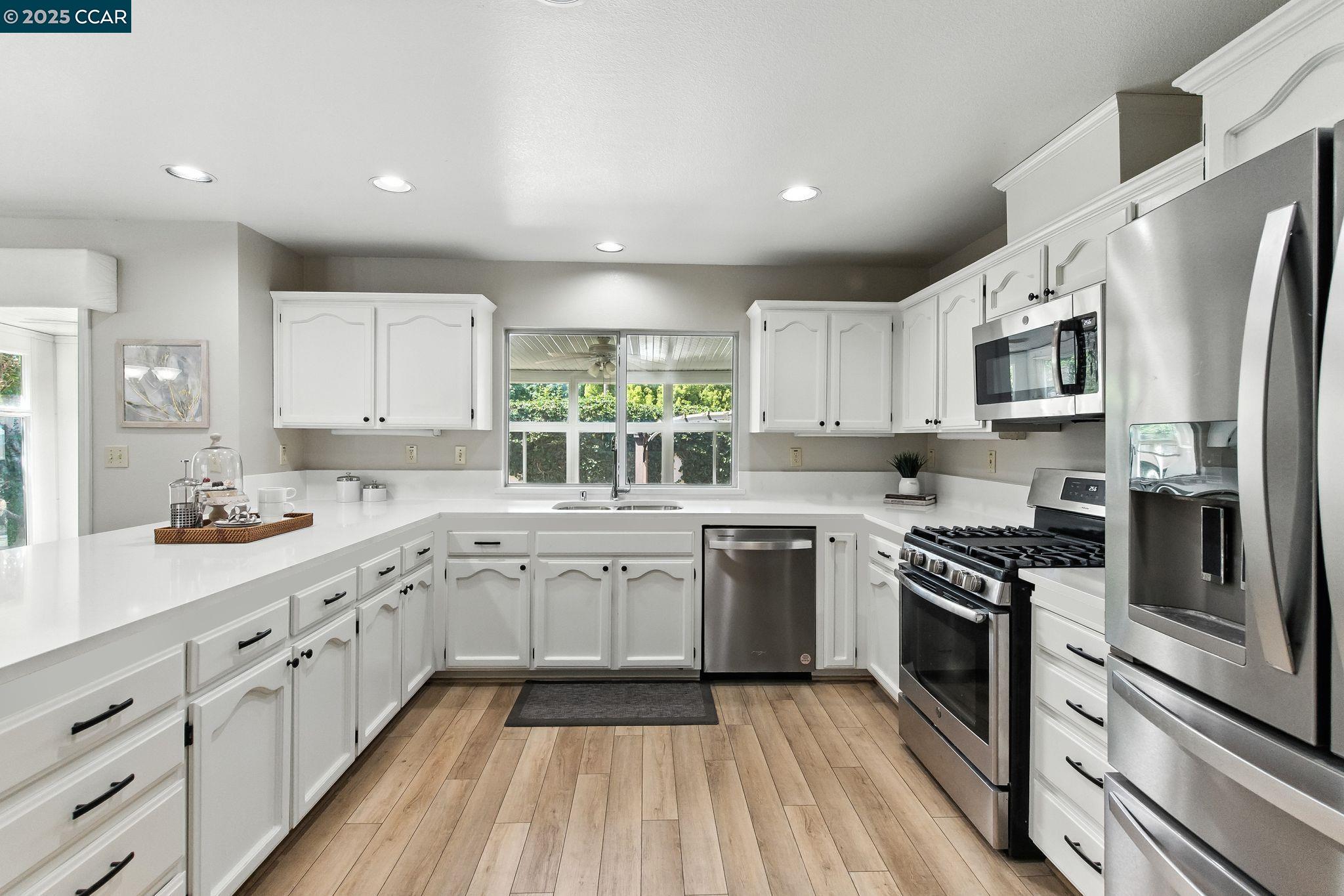 Detail Gallery Image 3 of 25 For 297 Del Valle, Pleasanton,  CA 94566 - 3 Beds | 2/1 Baths