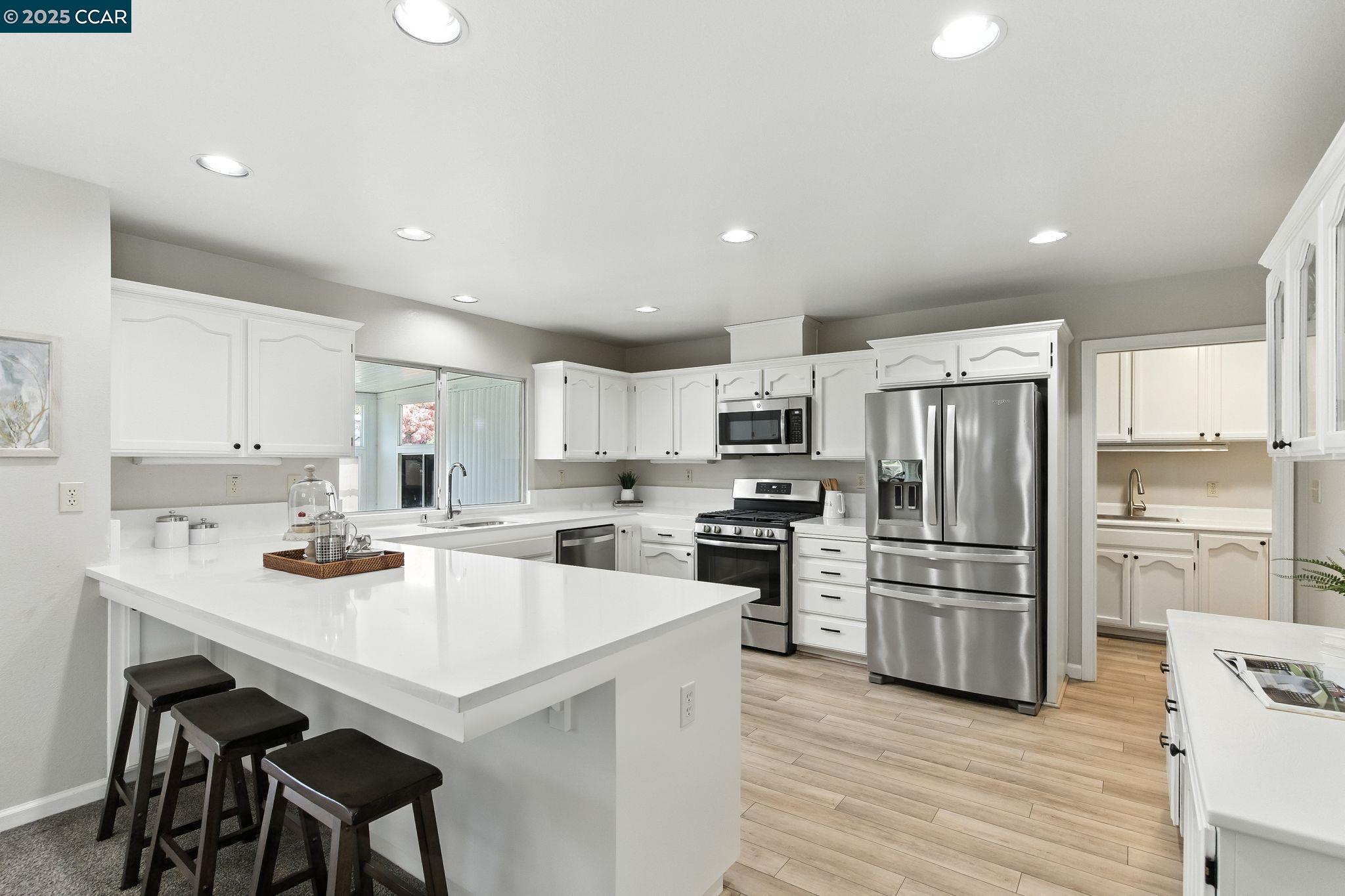 Detail Gallery Image 6 of 25 For 297 Del Valle, Pleasanton,  CA 94566 - 3 Beds | 2/1 Baths