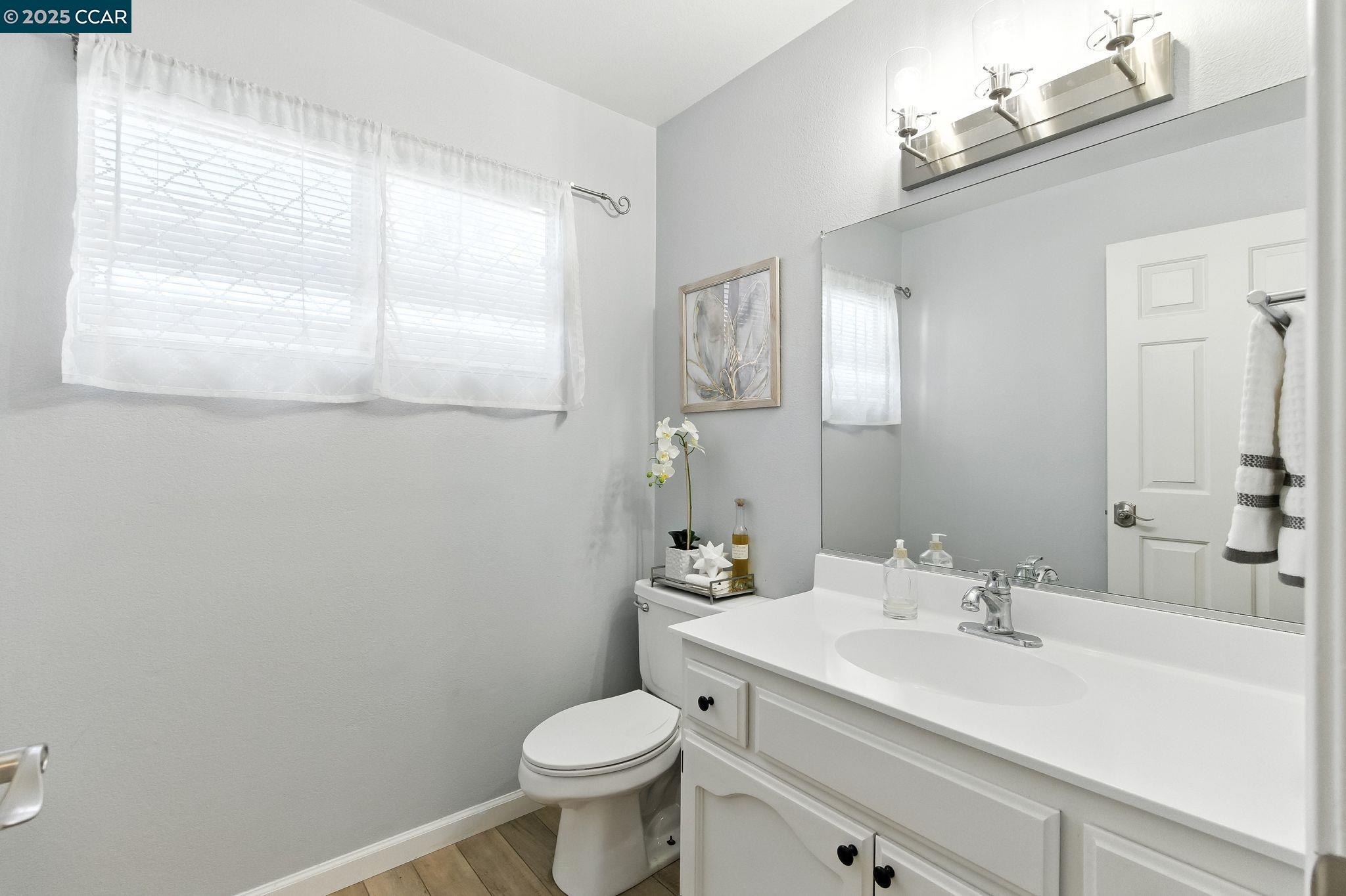 Detail Gallery Image 10 of 25 For 297 Del Valle, Pleasanton,  CA 94566 - 3 Beds | 2/1 Baths