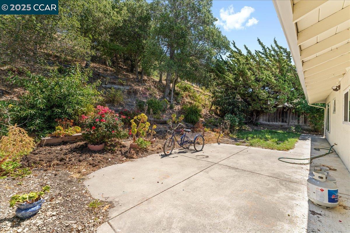 Detail Gallery Image 37 of 47 For 1566 Mann Dr, Pinole,  CA 94564 - 3 Beds | 2 Baths