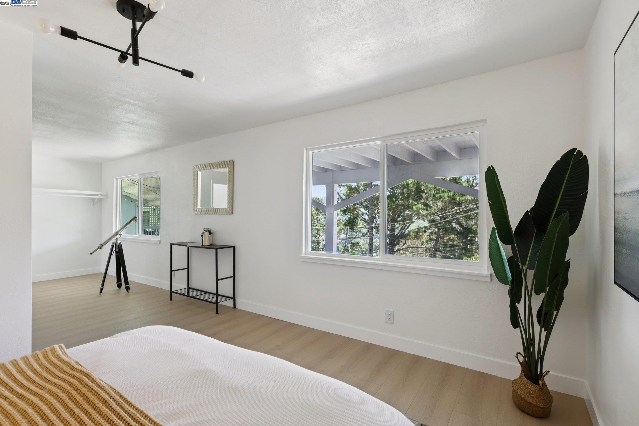 Detail Gallery Image 13 of 48 For 1218 Lattie Ln, Mill Valley,  CA 94941 - 4 Beds | 2 Baths