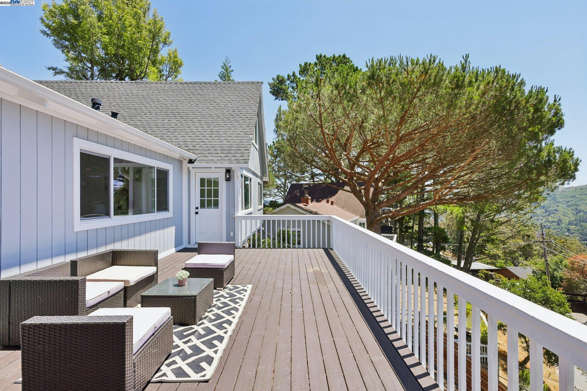 Detail Gallery Image 31 of 48 For 1218 Lattie Ln, Mill Valley,  CA 94941 - 4 Beds | 2 Baths