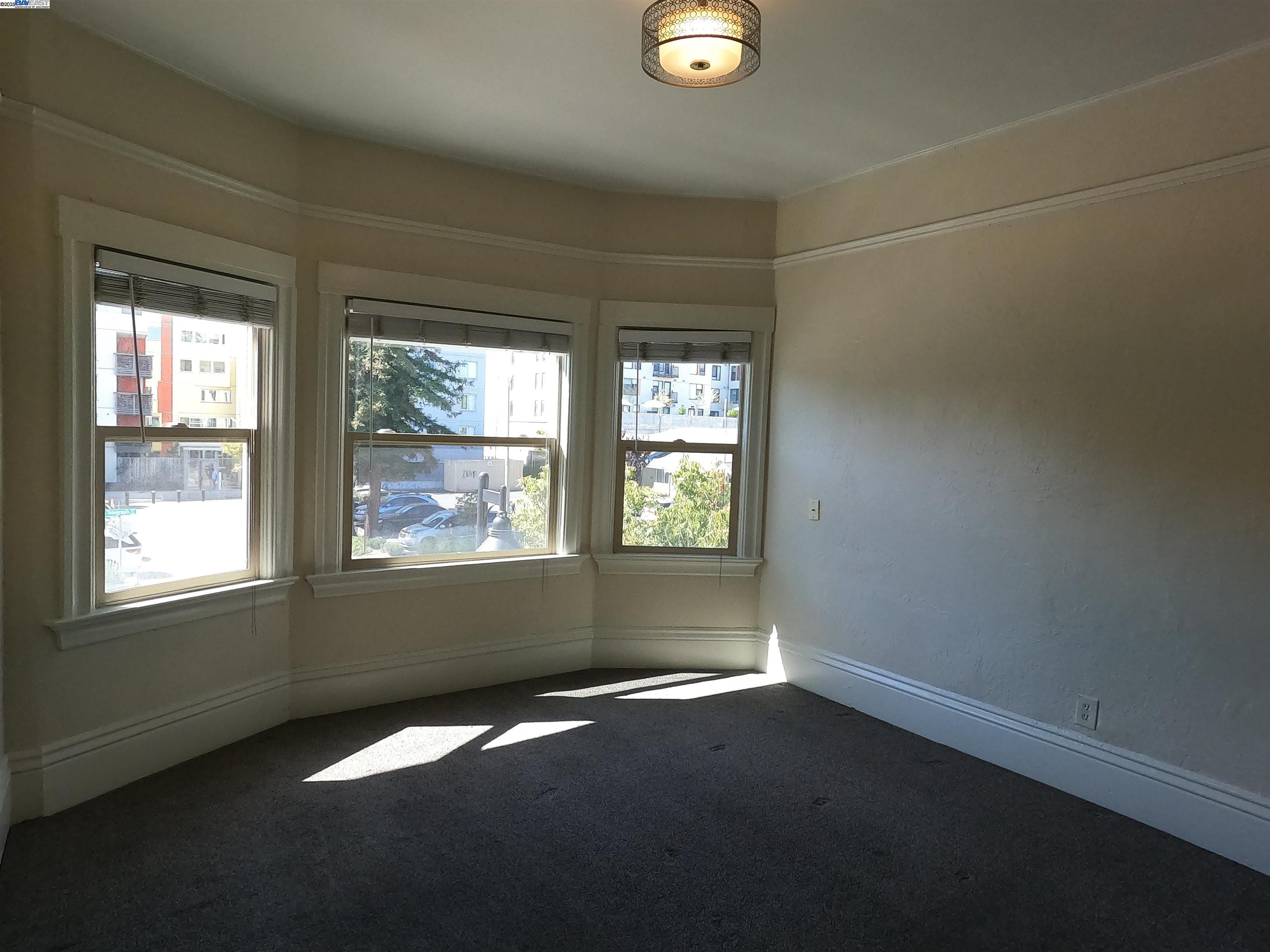 Detail Gallery Image 5 of 15 For 3822 Telegraph Ave, Oakland,  CA 94609 - 2 Beds | 1 Baths