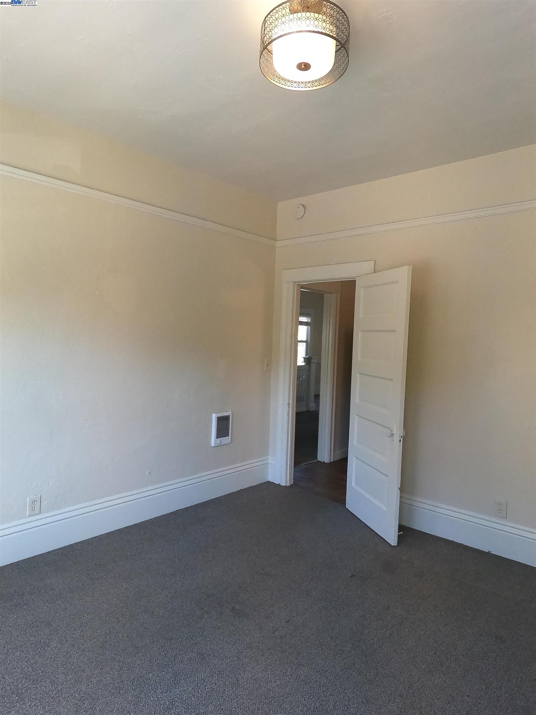 Detail Gallery Image 6 of 15 For 3822 Telegraph Ave, Oakland,  CA 94609 - 2 Beds | 1 Baths