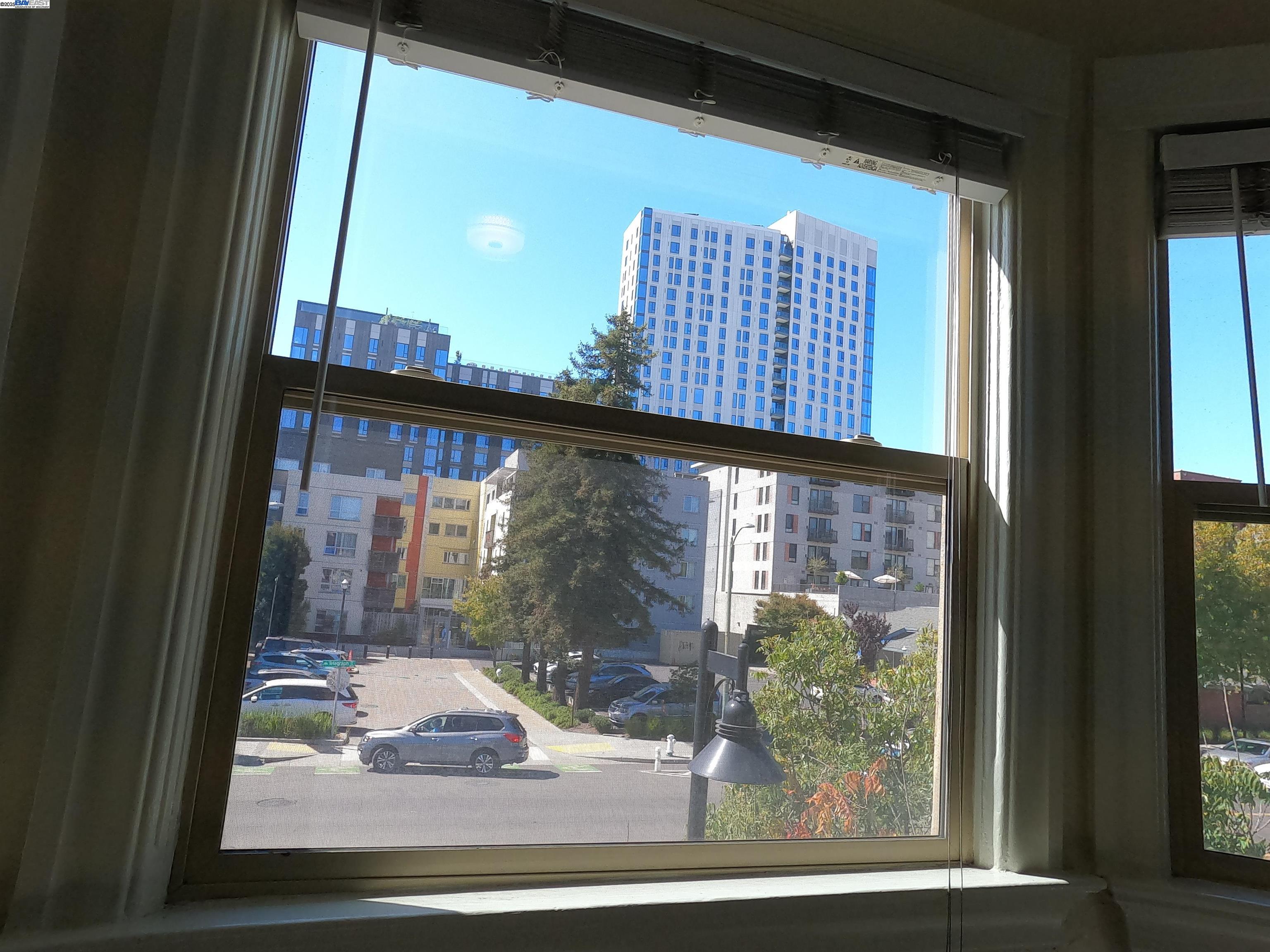 Detail Gallery Image 7 of 15 For 3822 Telegraph Ave, Oakland,  CA 94609 - 2 Beds | 1 Baths