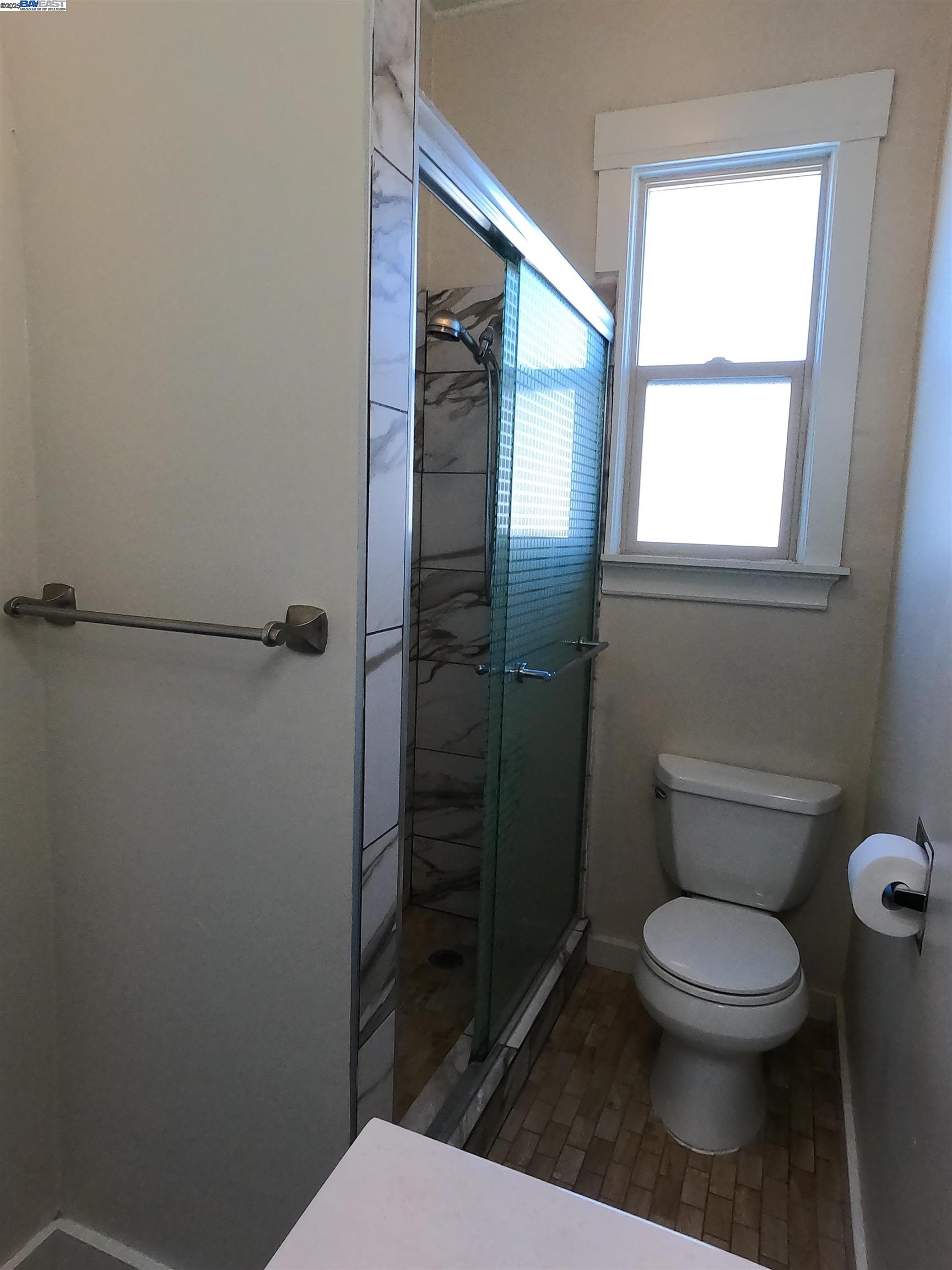 Detail Gallery Image 9 of 15 For 3822 Telegraph Ave, Oakland,  CA 94609 - 2 Beds | 1 Baths