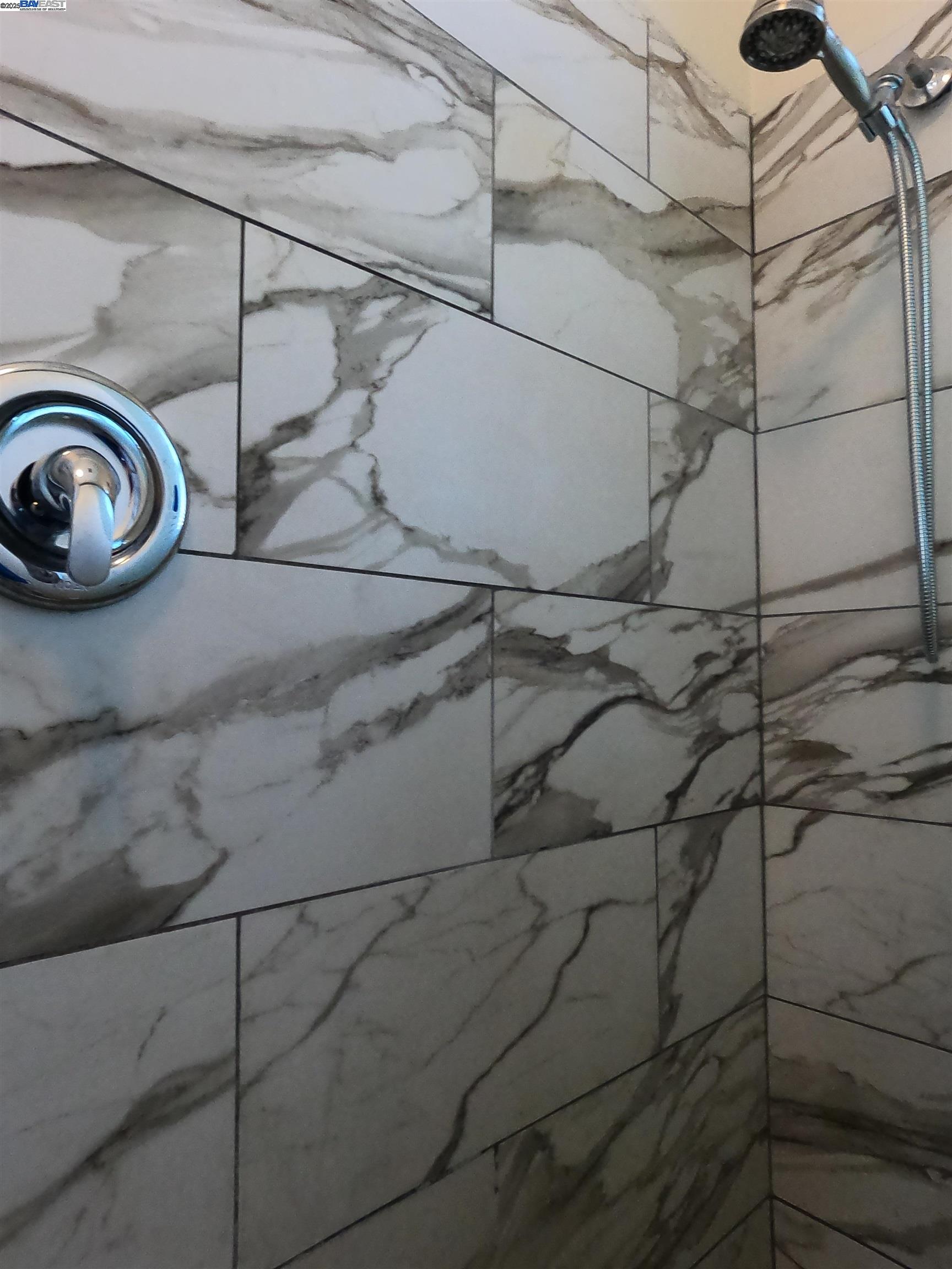 Detail Gallery Image 10 of 15 For 3822 Telegraph Ave, Oakland,  CA 94609 - 2 Beds | 1 Baths