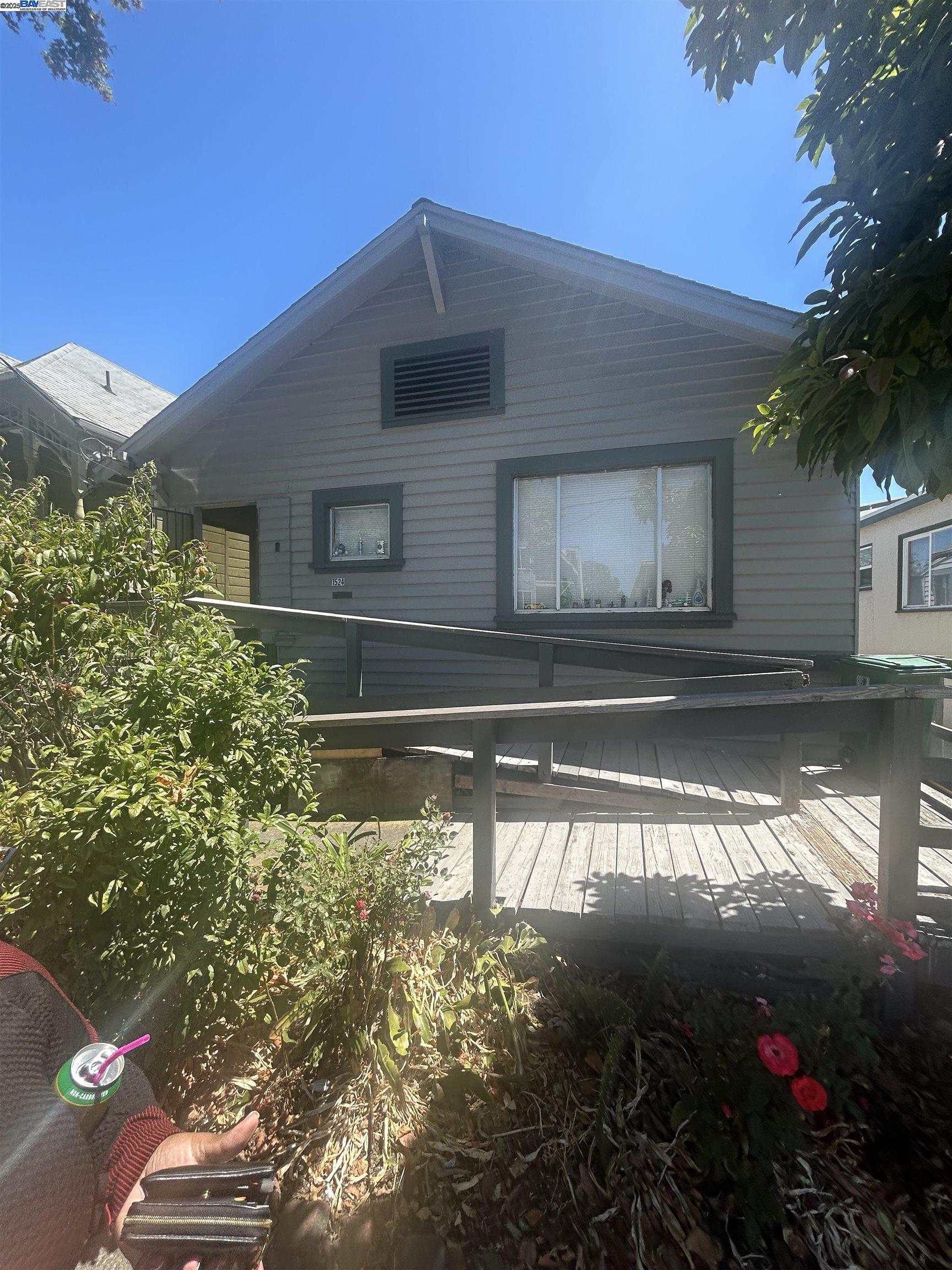 Detail Gallery Image 1 of 1 For 1524 Alcatraz Ave, Berkeley,  CA 94703 - 3 Beds | 1 Baths