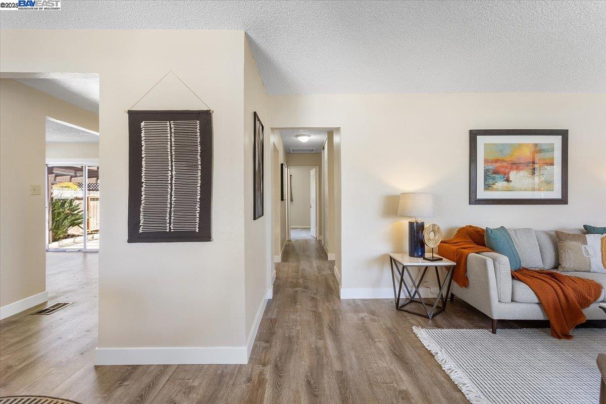 Detail Gallery Image 5 of 41 For 576 Pomona St, San Lorenzo,  CA 94580 - 3 Beds | 1 Baths