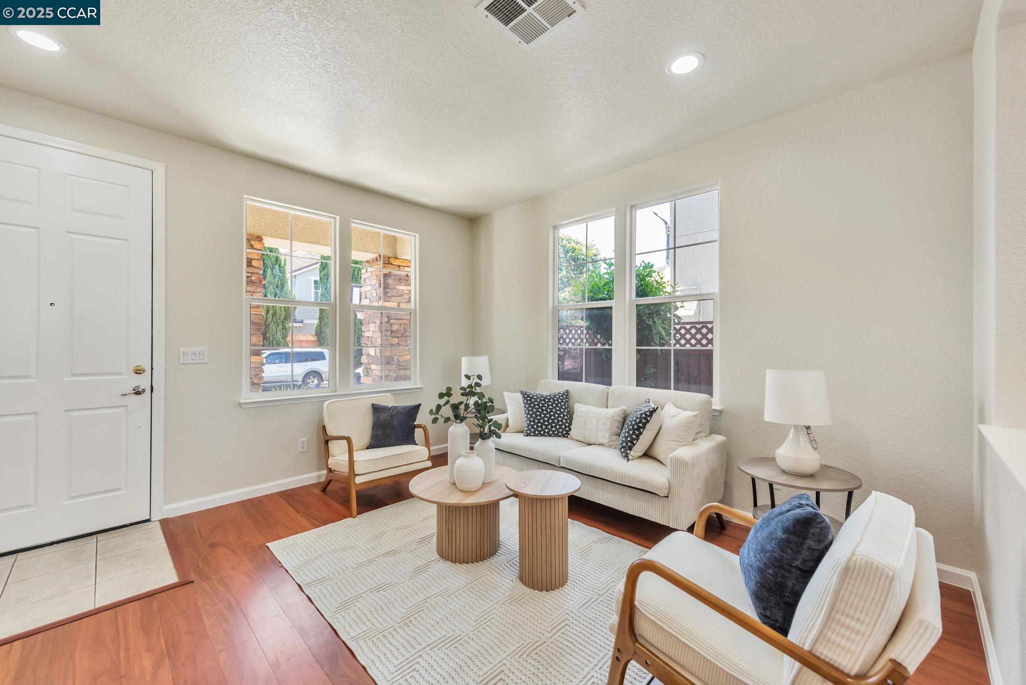 Detail Gallery Image 3 of 49 For 237 Dutra Vernaci Dr, Union City,  CA 94587 - 5 Beds | 3 Baths