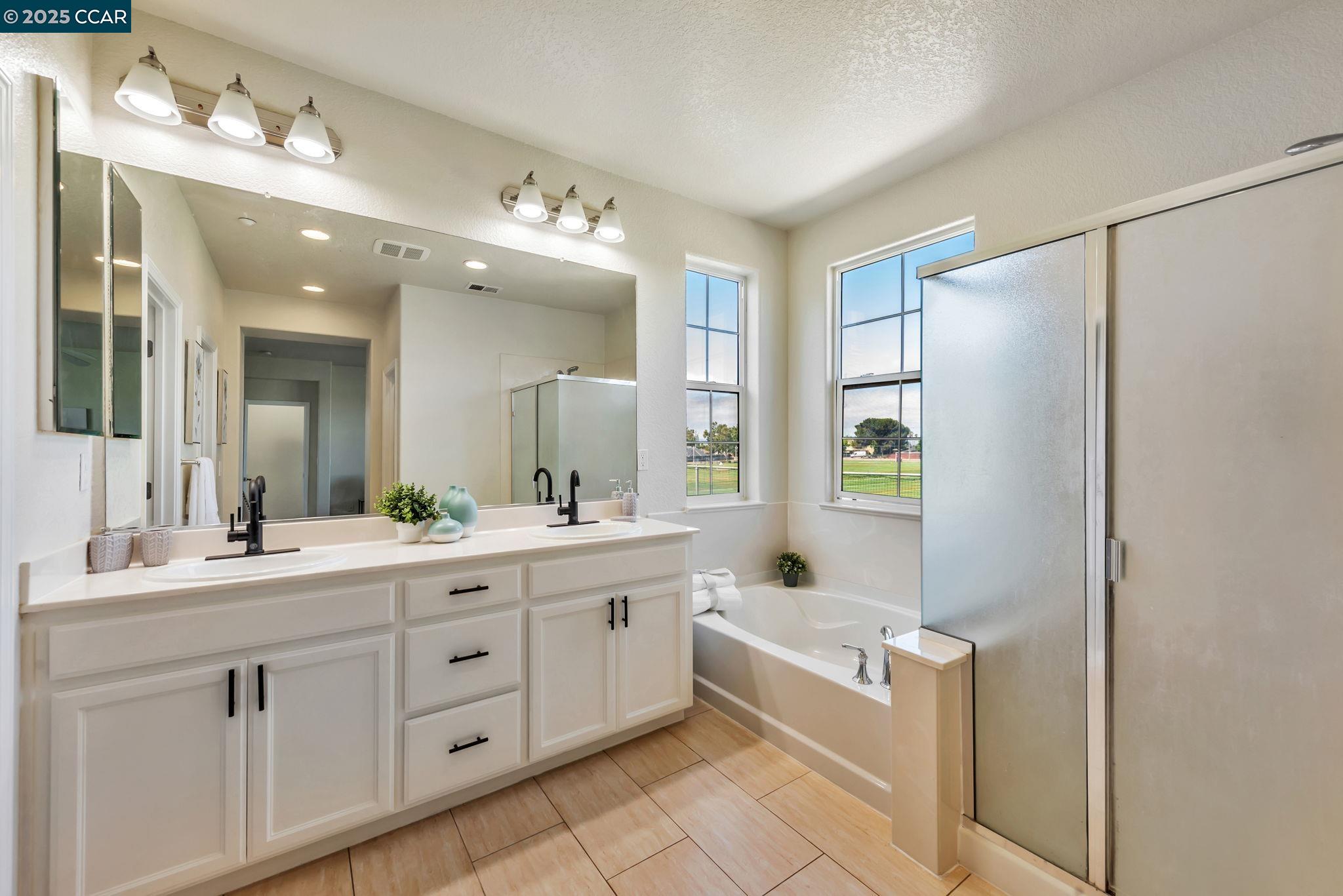 Detail Gallery Image 24 of 49 For 237 Dutra Vernaci Dr, Union City,  CA 94587 - 5 Beds | 3 Baths