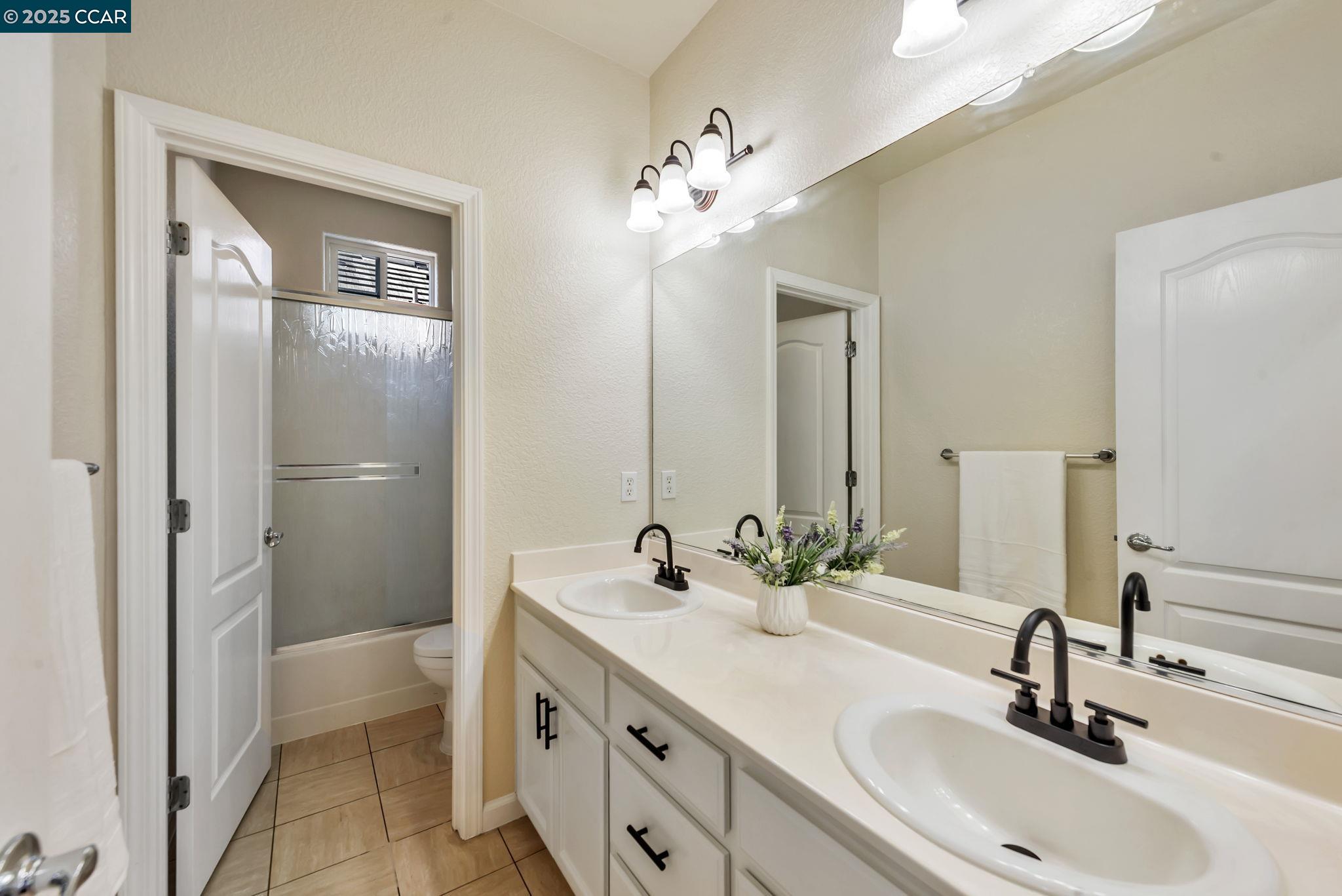 Detail Gallery Image 28 of 49 For 237 Dutra Vernaci Dr, Union City,  CA 94587 - 5 Beds | 3 Baths