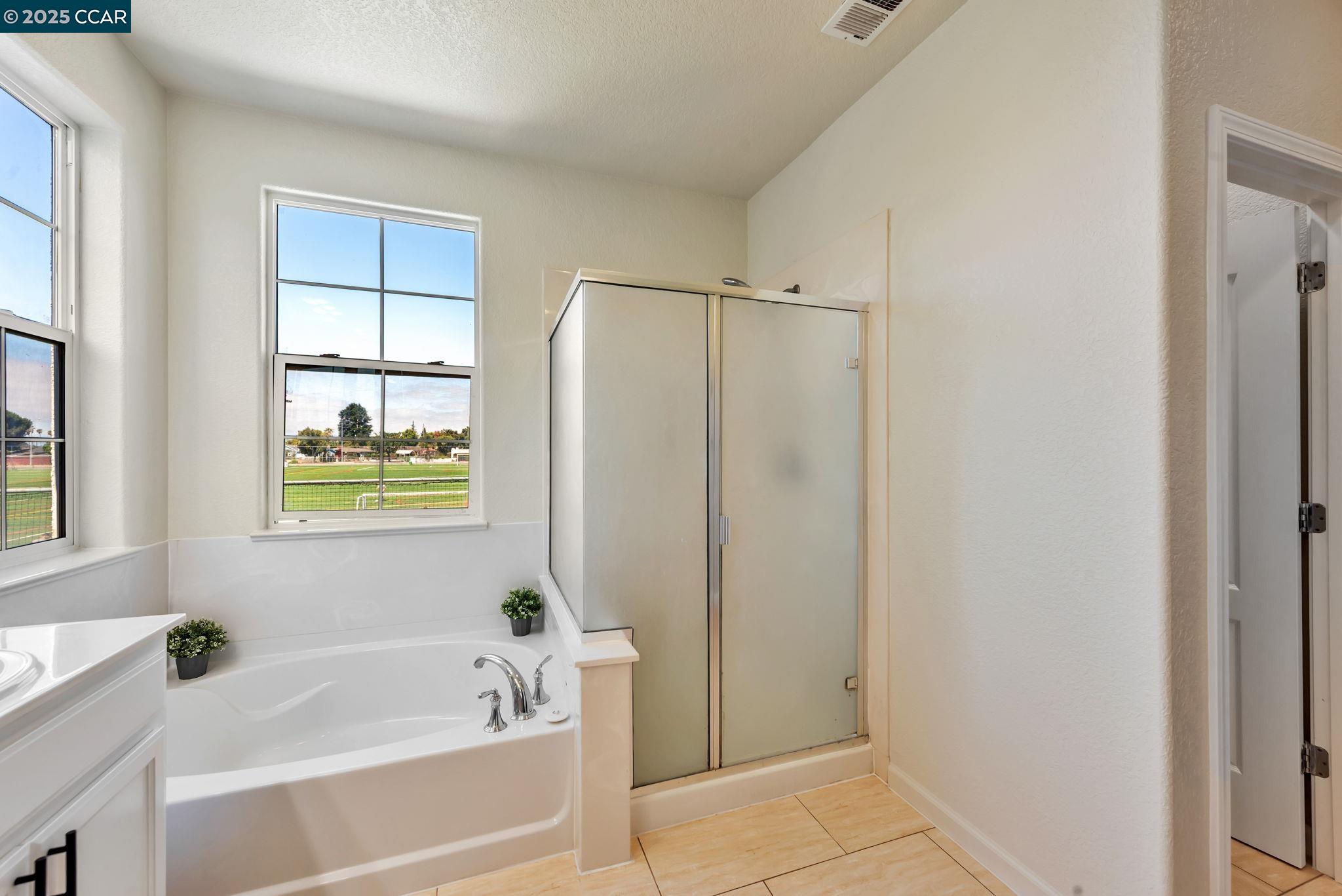 Detail Gallery Image 28 of 52 For 237 Dutra Vernaci Dr, Union City,  CA 94587 - 5 Beds | 3 Baths
