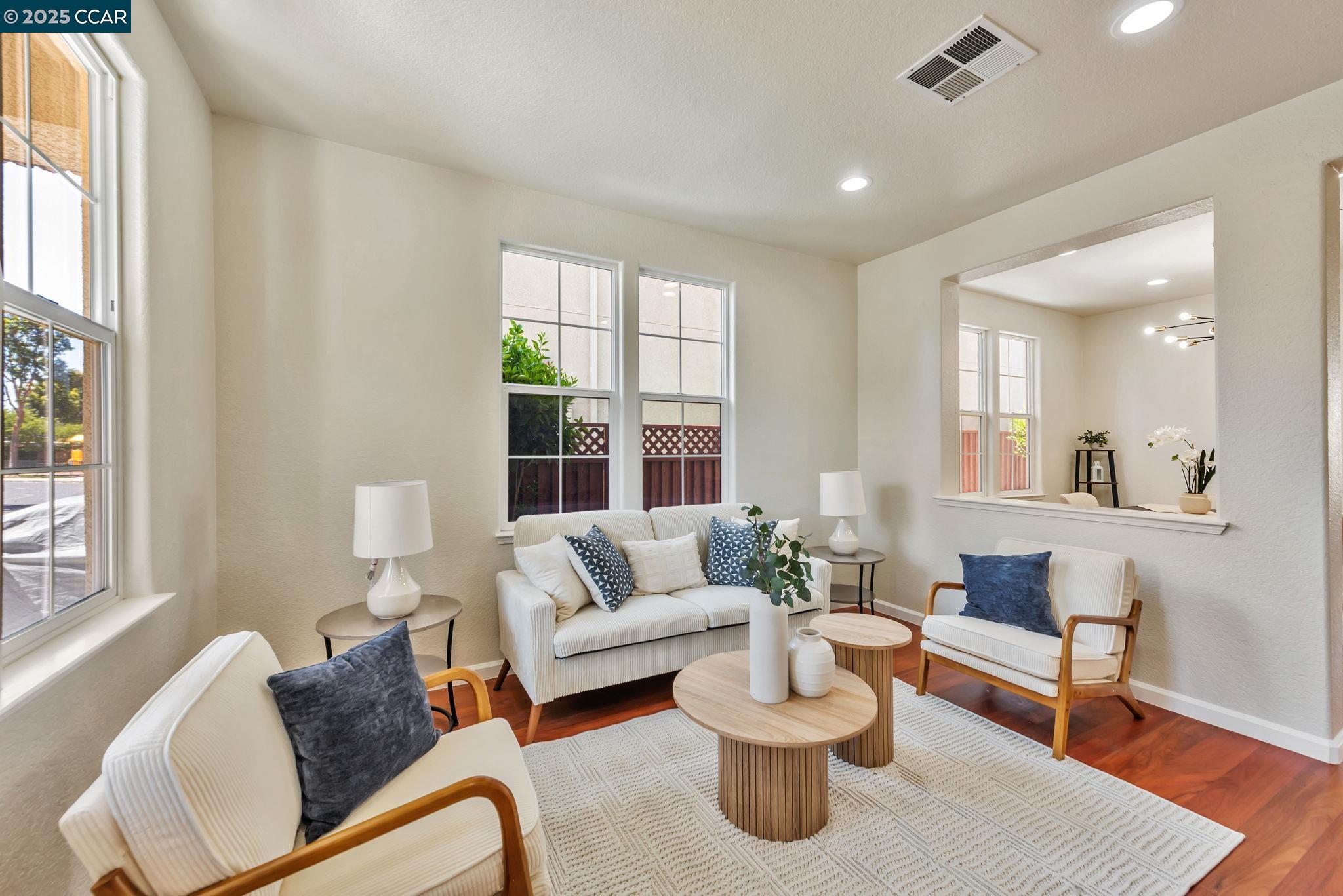 Detail Gallery Image 4 of 49 For 237 Dutra Vernaci Dr, Union City,  CA 94587 - 5 Beds | 3 Baths