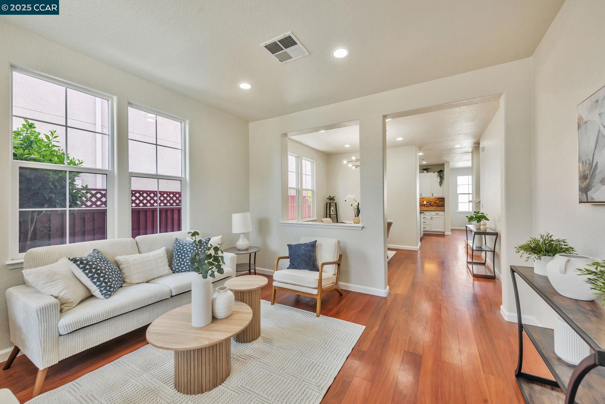 Detail Gallery Image 5 of 49 For 237 Dutra Vernaci Dr, Union City,  CA 94587 - 5 Beds | 3 Baths