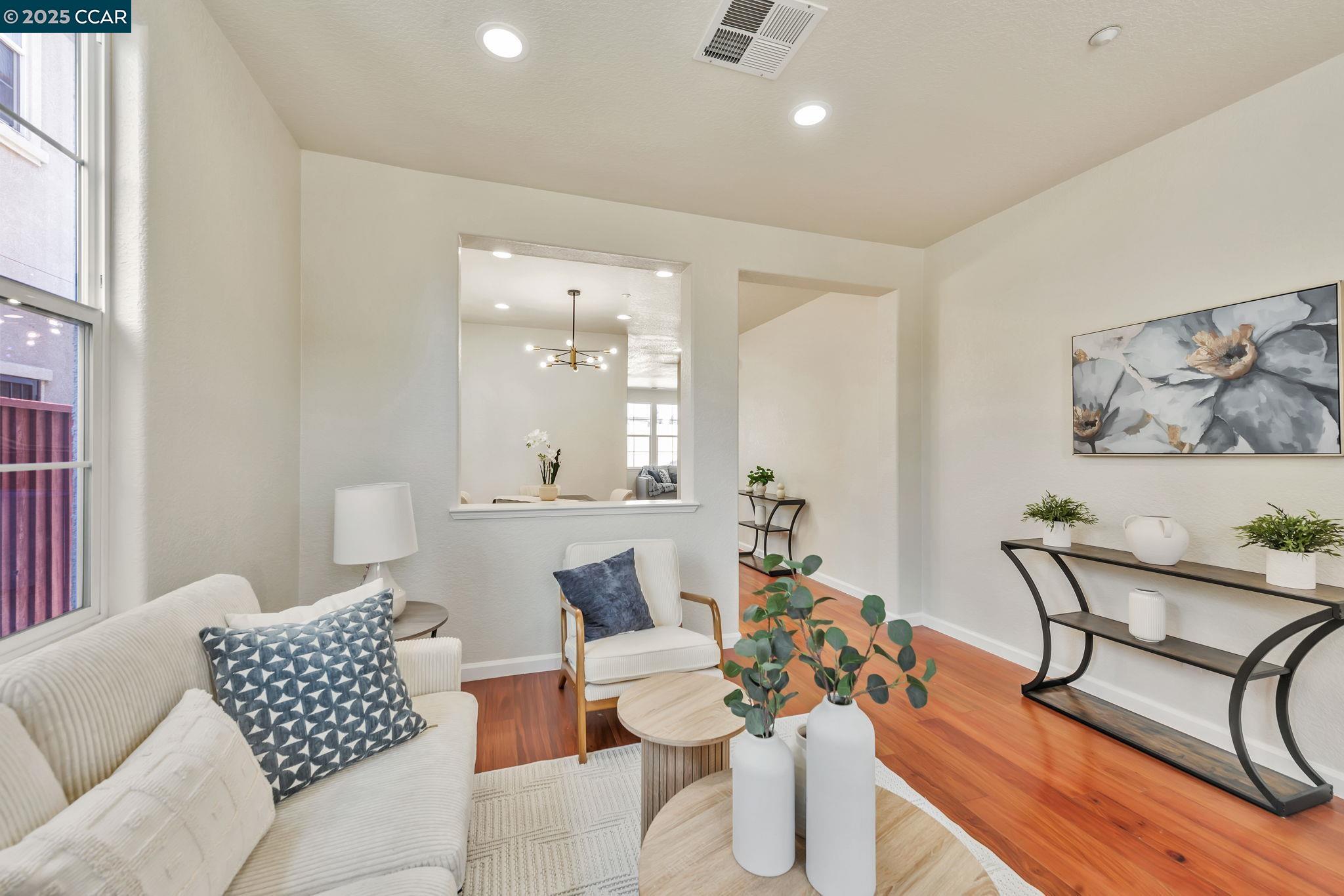 Detail Gallery Image 6 of 49 For 237 Dutra Vernaci Dr, Union City,  CA 94587 - 5 Beds | 3 Baths