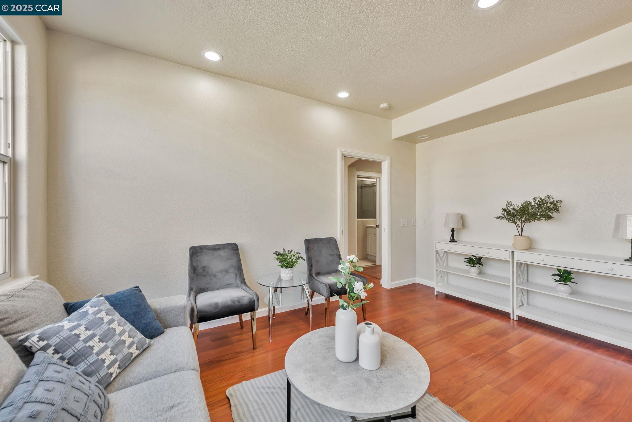 Detail Gallery Image 8 of 49 For 237 Dutra Vernaci Dr, Union City,  CA 94587 - 5 Beds | 3 Baths