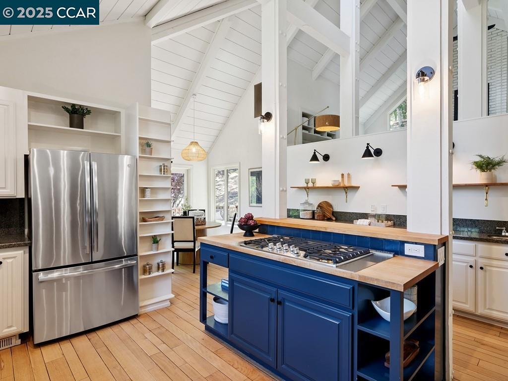 Detail Gallery Image 11 of 60 For 27 Toledo Dr, Lafayette,  CA 94549 - 5 Beds | 3/1 Baths
