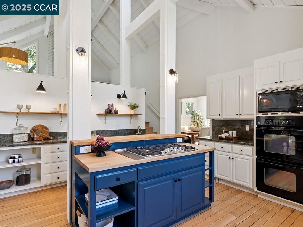 Detail Gallery Image 13 of 60 For 27 Toledo Dr, Lafayette,  CA 94549 - 5 Beds | 3/1 Baths