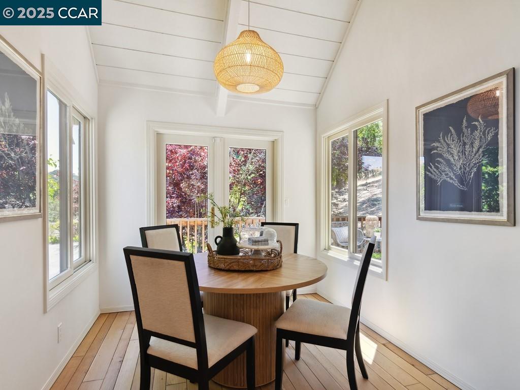 Detail Gallery Image 14 of 60 For 27 Toledo Dr, Lafayette,  CA 94549 - 5 Beds | 3/1 Baths