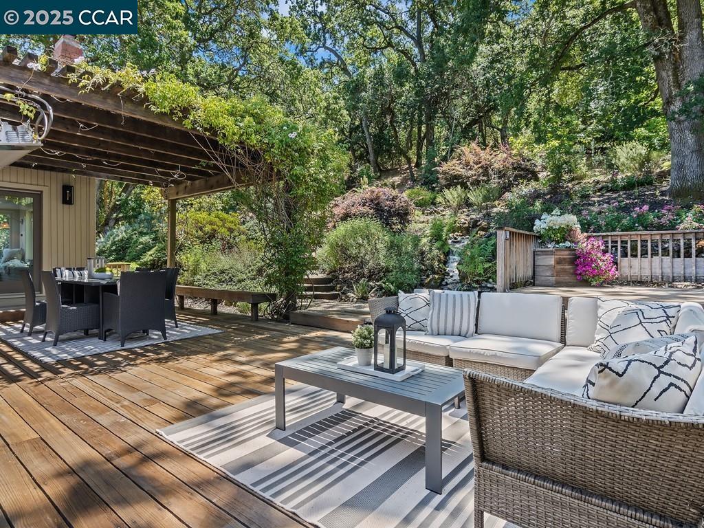 Detail Gallery Image 18 of 60 For 27 Toledo Dr, Lafayette,  CA 94549 - 5 Beds | 3/1 Baths