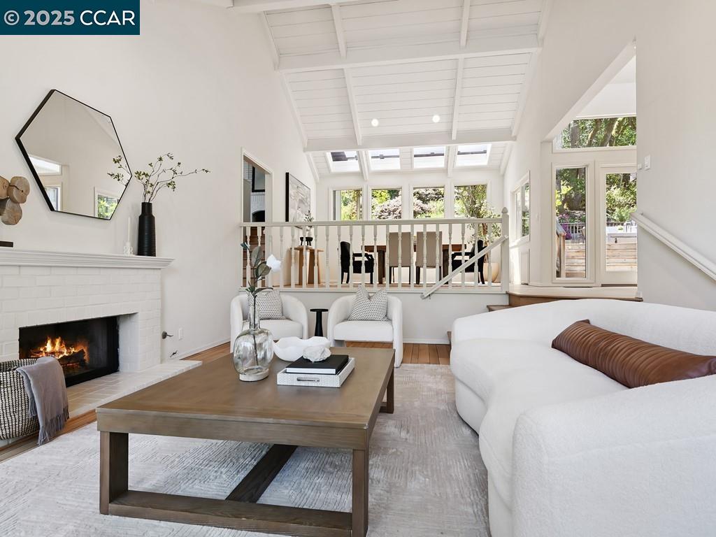 Detail Gallery Image 4 of 60 For 27 Toledo Dr, Lafayette,  CA 94549 - 5 Beds | 3/1 Baths