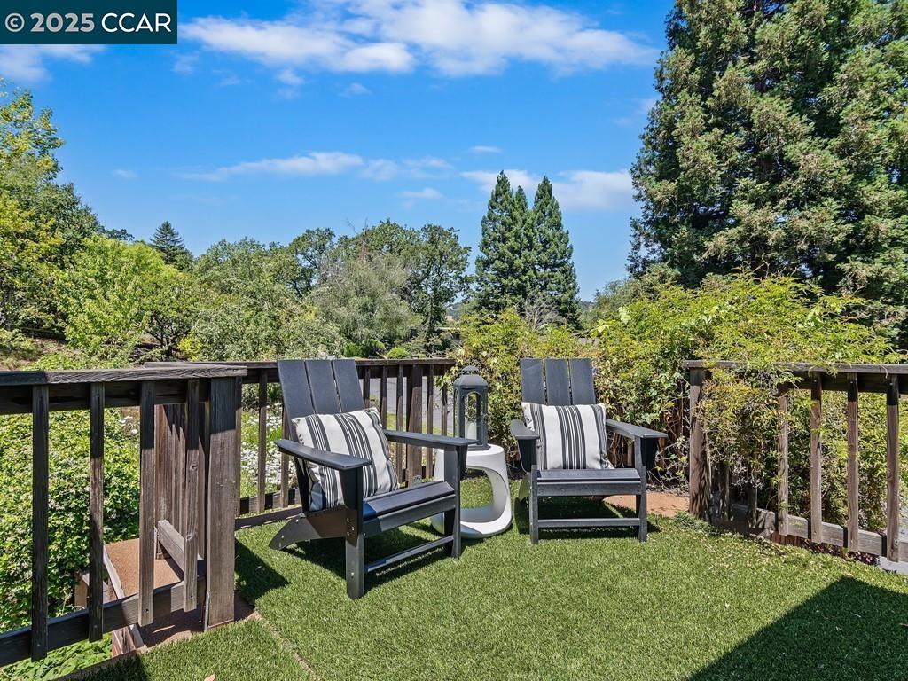 Detail Gallery Image 31 of 60 For 27 Toledo Dr, Lafayette,  CA 94549 - 5 Beds | 3/1 Baths