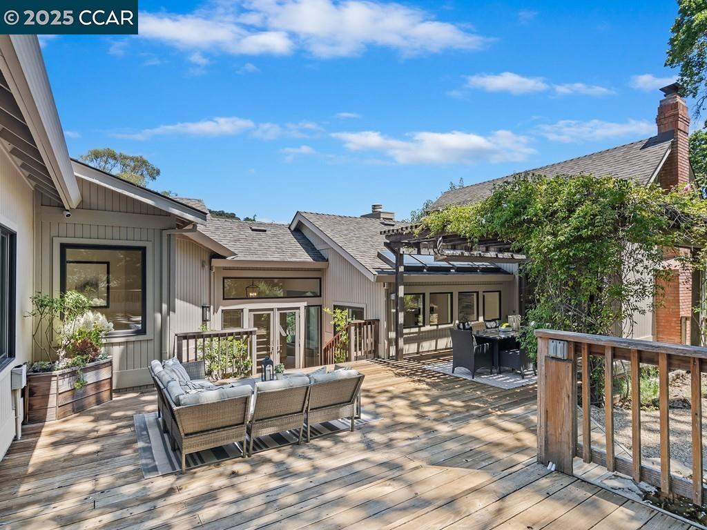 Detail Gallery Image 40 of 60 For 27 Toledo Dr, Lafayette,  CA 94549 - 5 Beds | 3/1 Baths