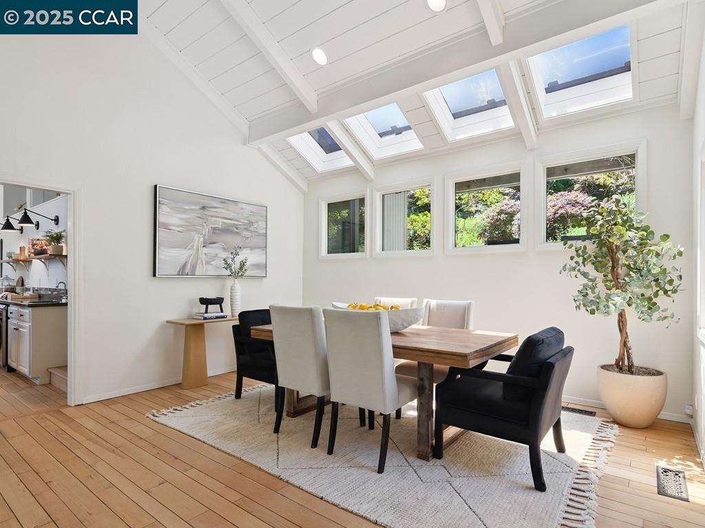 Detail Gallery Image 5 of 60 For 27 Toledo Dr, Lafayette,  CA 94549 - 5 Beds | 3/1 Baths