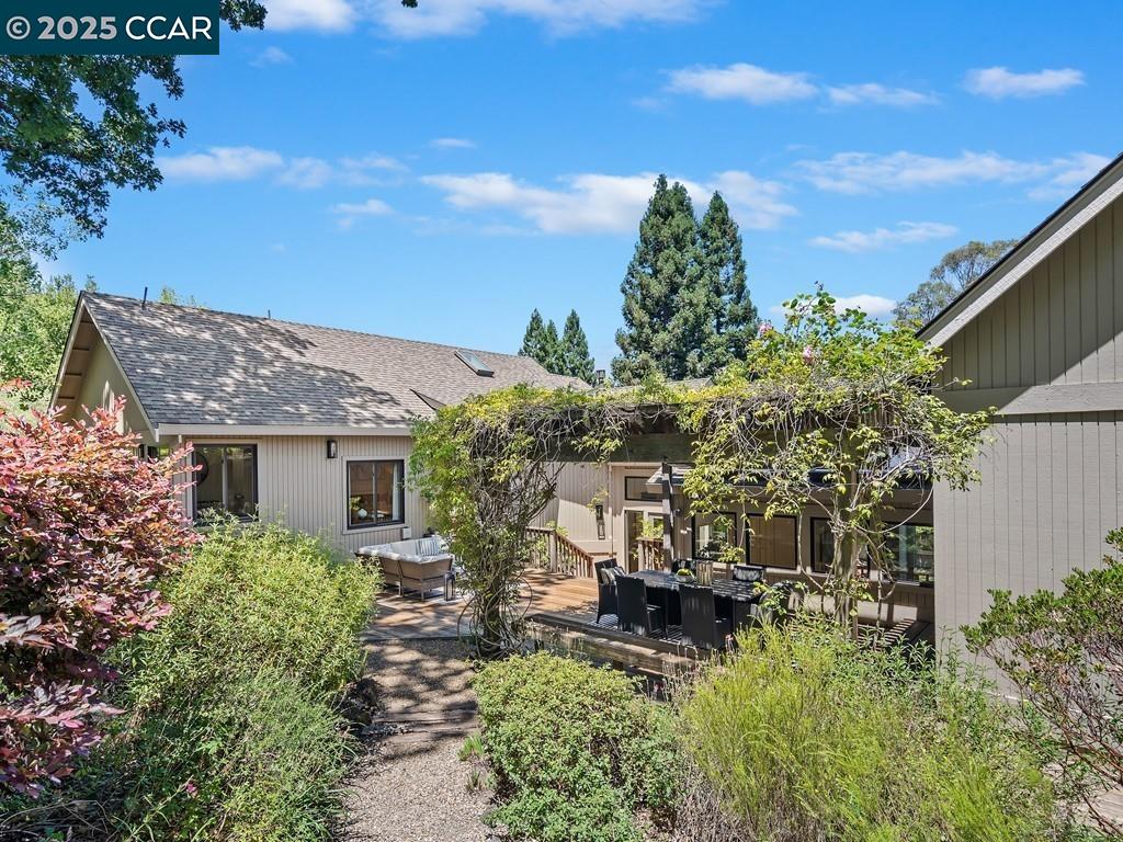 Detail Gallery Image 46 of 60 For 27 Toledo Dr, Lafayette,  CA 94549 - 5 Beds | 3/1 Baths