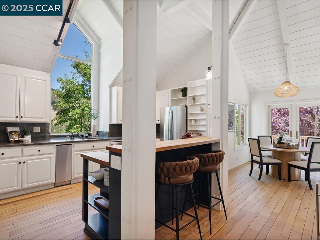 Detail Gallery Image 7 of 60 For 27 Toledo Dr, Lafayette,  CA 94549 - 5 Beds | 3/1 Baths