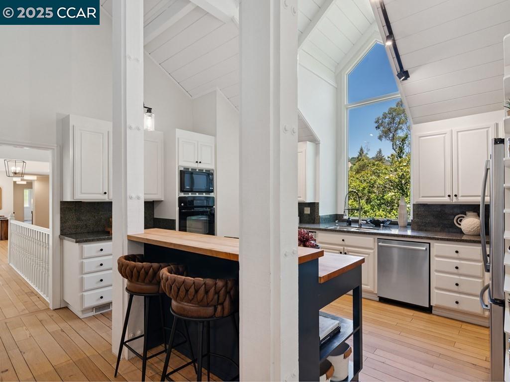 Detail Gallery Image 10 of 60 For 27 Toledo Dr, Lafayette,  CA 94549 - 5 Beds | 3/1 Baths
