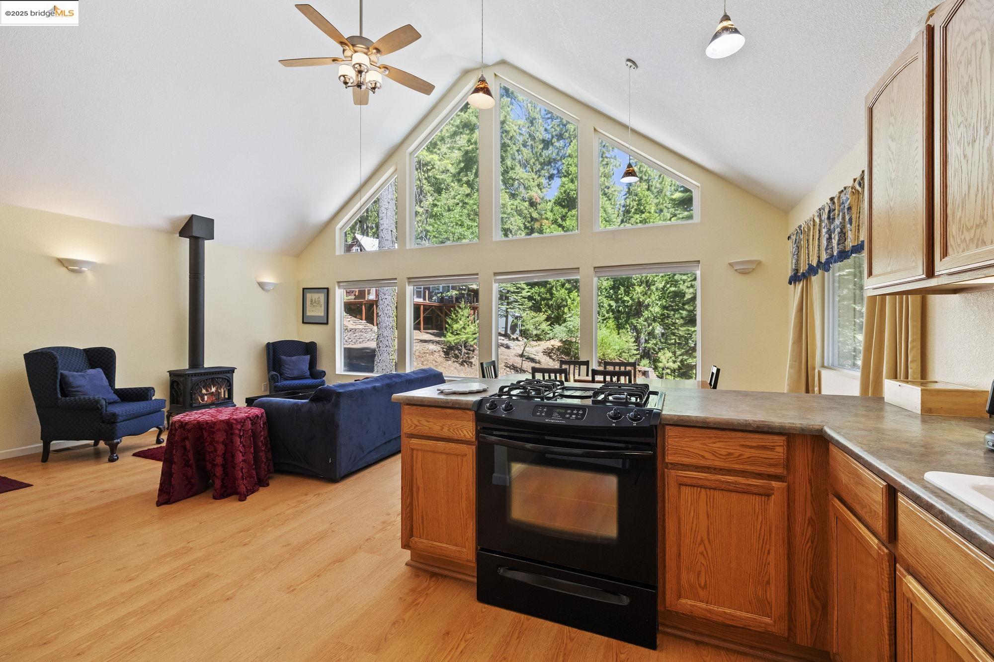 Detail Gallery Image 6 of 37 For 25195 Esther Ave, Mi Wuk Village,  CA 95346 - 3 Beds | 2/1 Baths