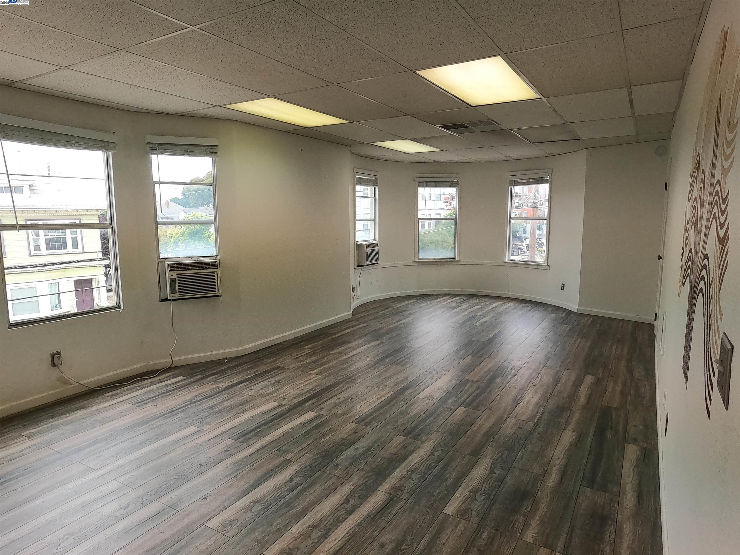 Detail Gallery Image 1 of 8 For 4601 Telegraph Ave 206, Oakland,  CA 94609 - – Beds | – Baths