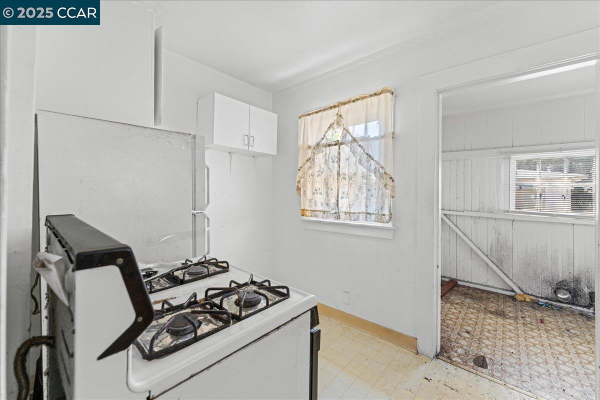 Detail Gallery Image 11 of 26 For 1229 55th St, Emeryville,  CA 94608 - 2 Beds | 1 Baths