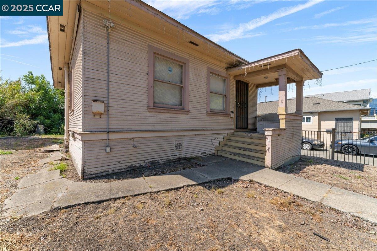 Detail Gallery Image 3 of 26 For 1229 55th St, Emeryville,  CA 94608 - 2 Beds | 1 Baths