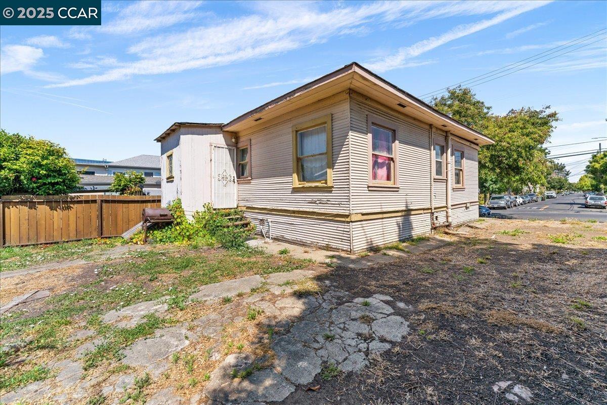 Detail Gallery Image 5 of 26 For 1229 55th St, Emeryville,  CA 94608 - 2 Beds | 1 Baths