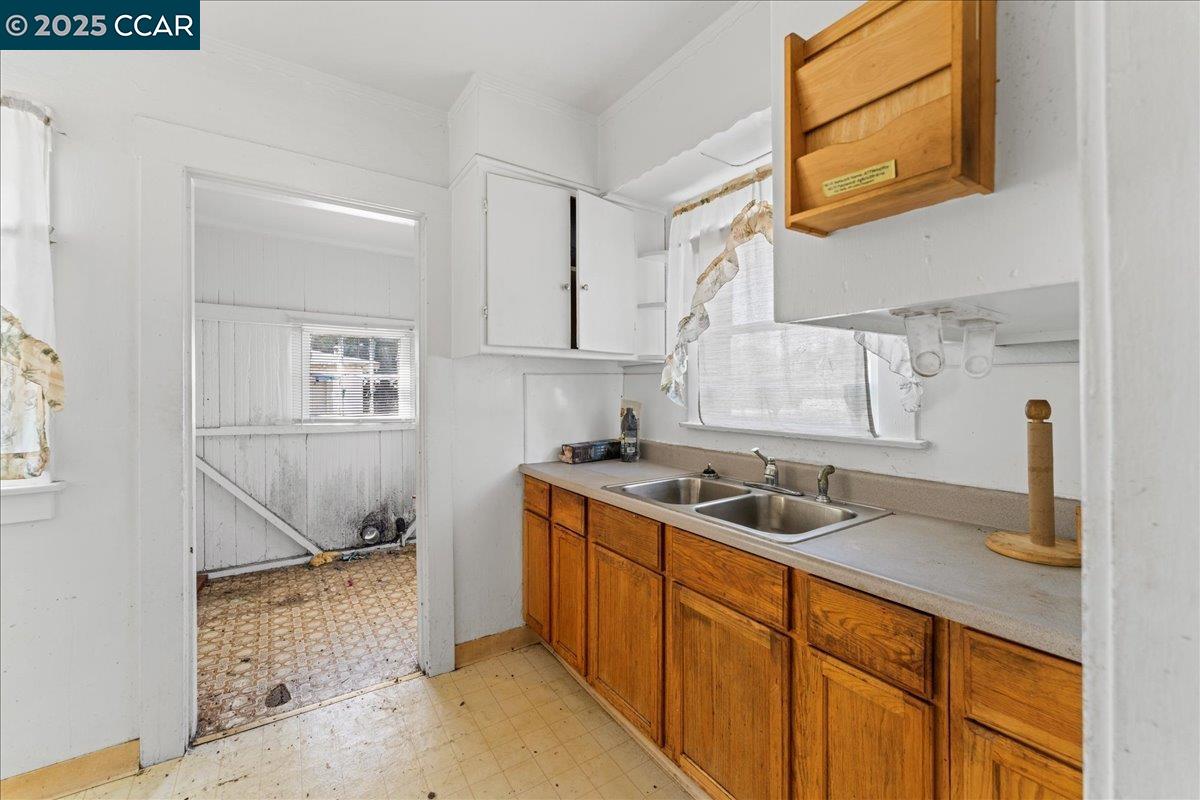 Detail Gallery Image 9 of 26 For 1229 55th St, Emeryville,  CA 94608 - 2 Beds | 1 Baths
