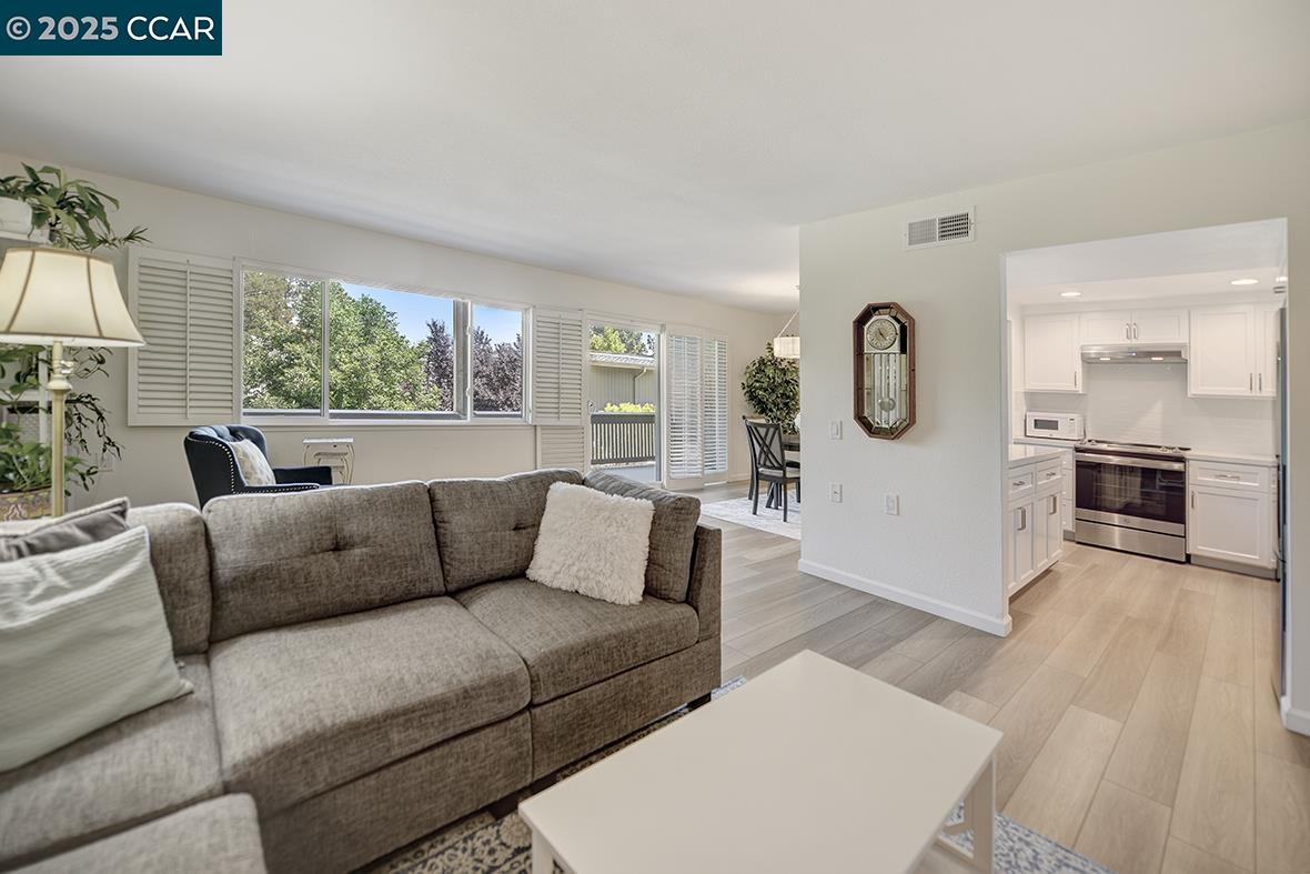 Photo #4: 41103868 Listing 