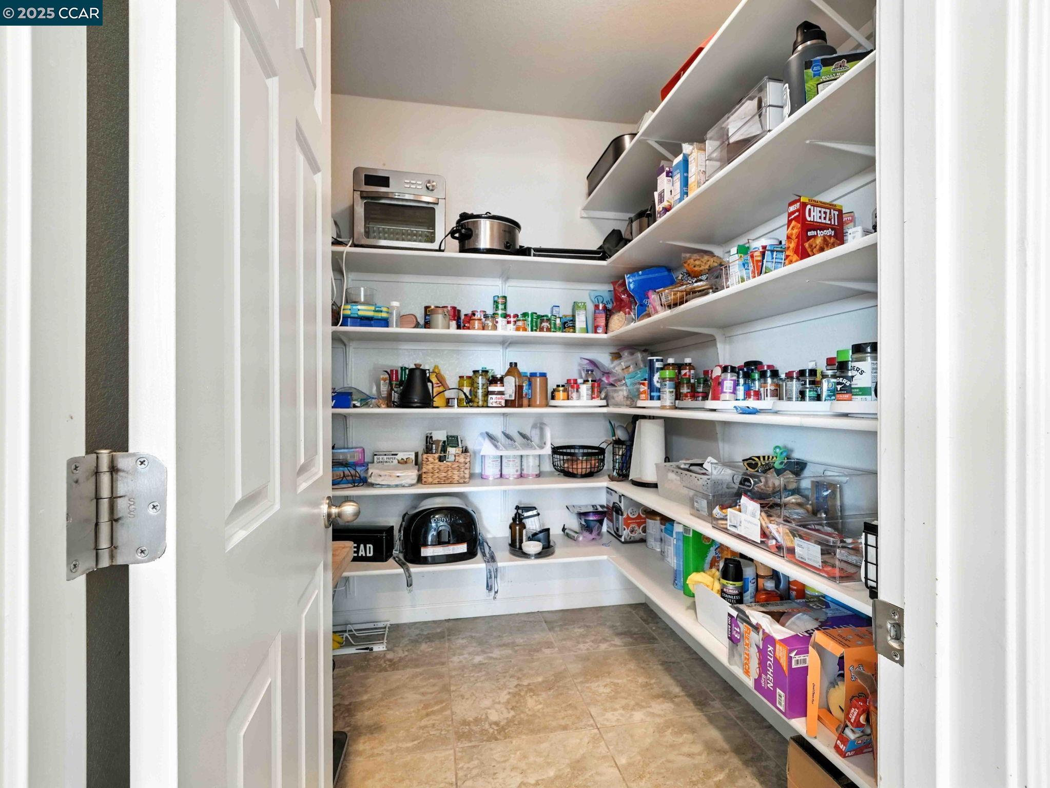 Detail Gallery Image 17 of 51 For 2433 Sanders Ln, Fairfield,  CA 94533 - 4 Beds | 2/1 Baths