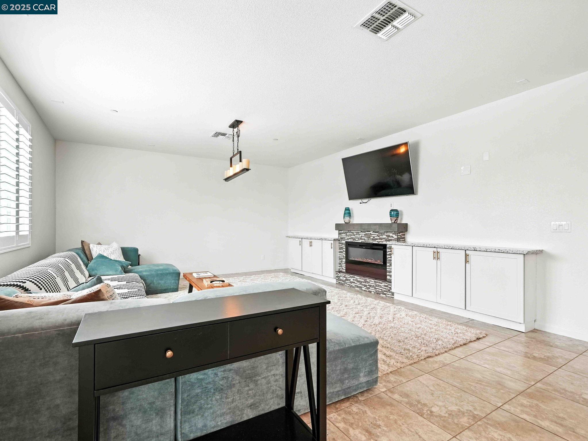 Detail Gallery Image 20 of 51 For 2433 Sanders Ln, Fairfield,  CA 94533 - 4 Beds | 2/1 Baths