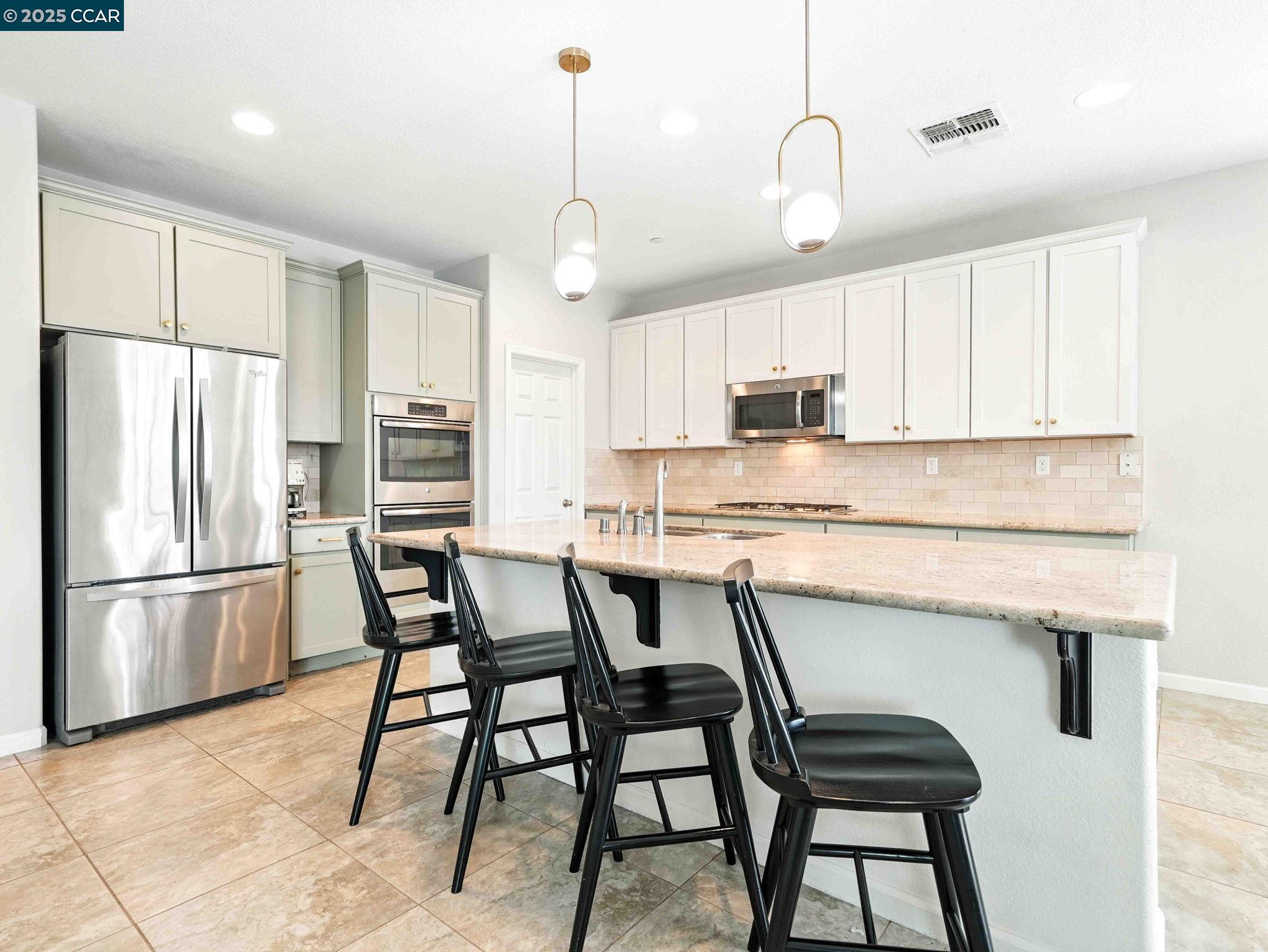 Detail Gallery Image 9 of 51 For 2433 Sanders Ln, Fairfield,  CA 94533 - 4 Beds | 2/1 Baths