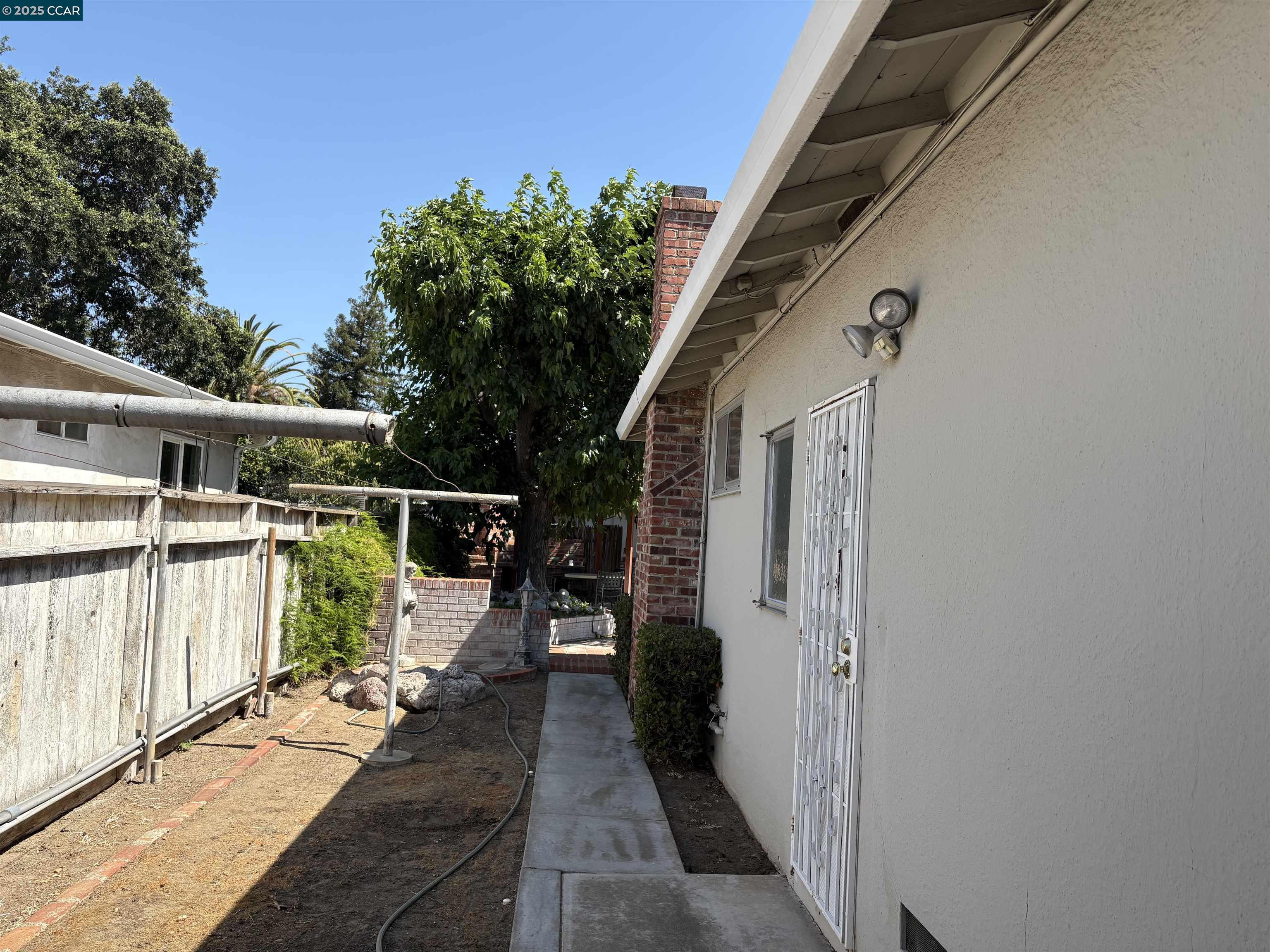 Detail Gallery Image 2 of 14 For 3041 Concord Blvd, Concord,  CA 94519 - 3 Beds | 2 Baths